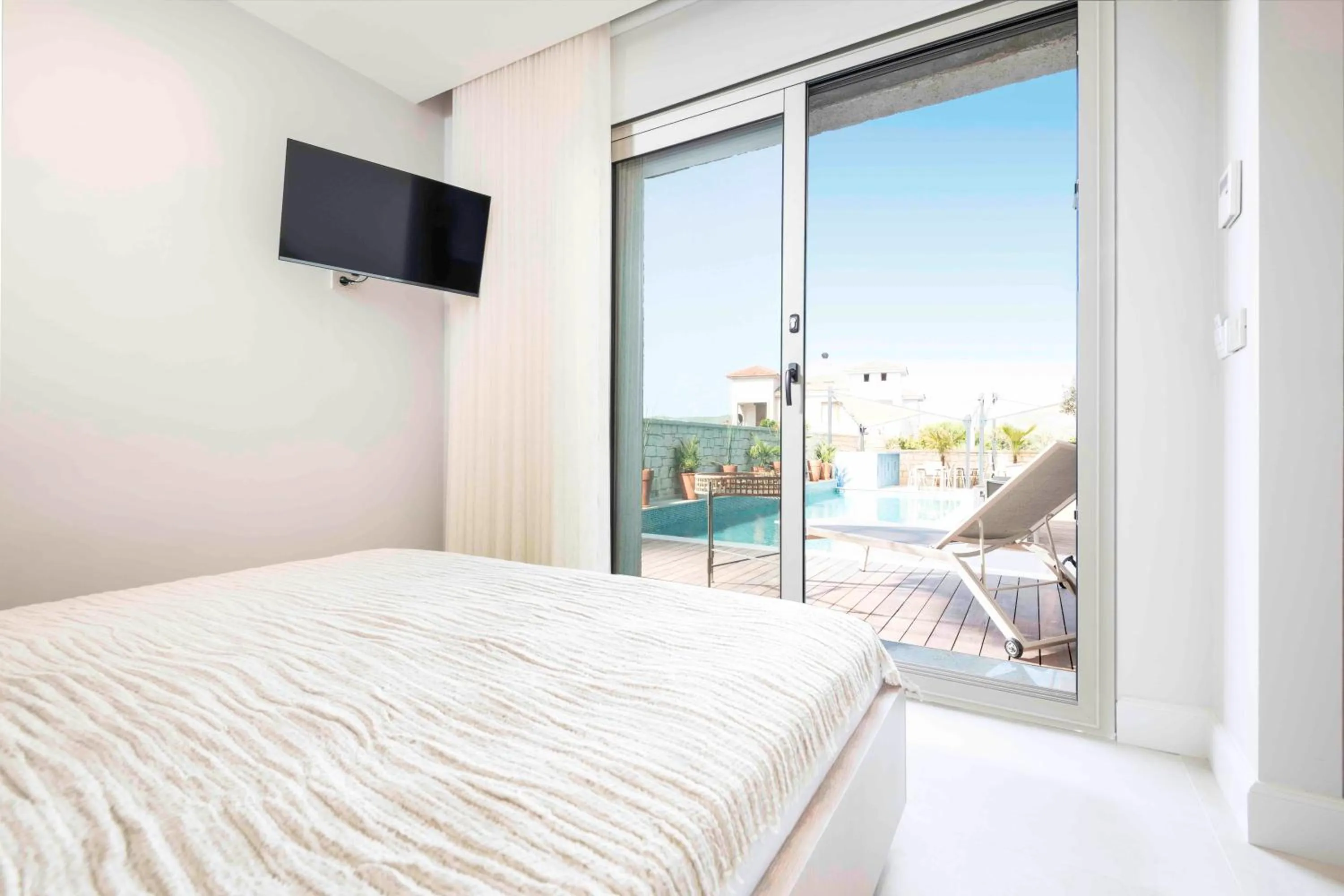 View (from property/room), Bed in Muse Alaçatı