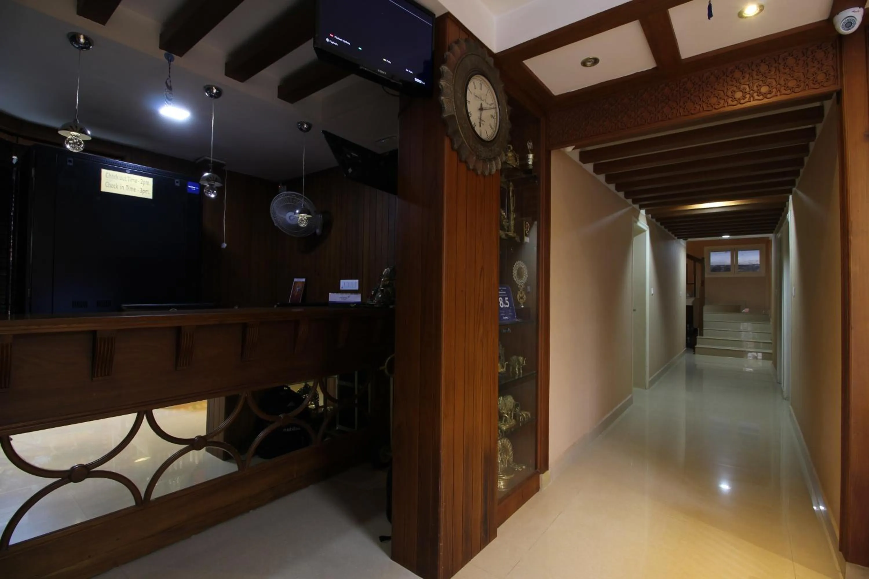 Lobby or reception in Srivar Hotels