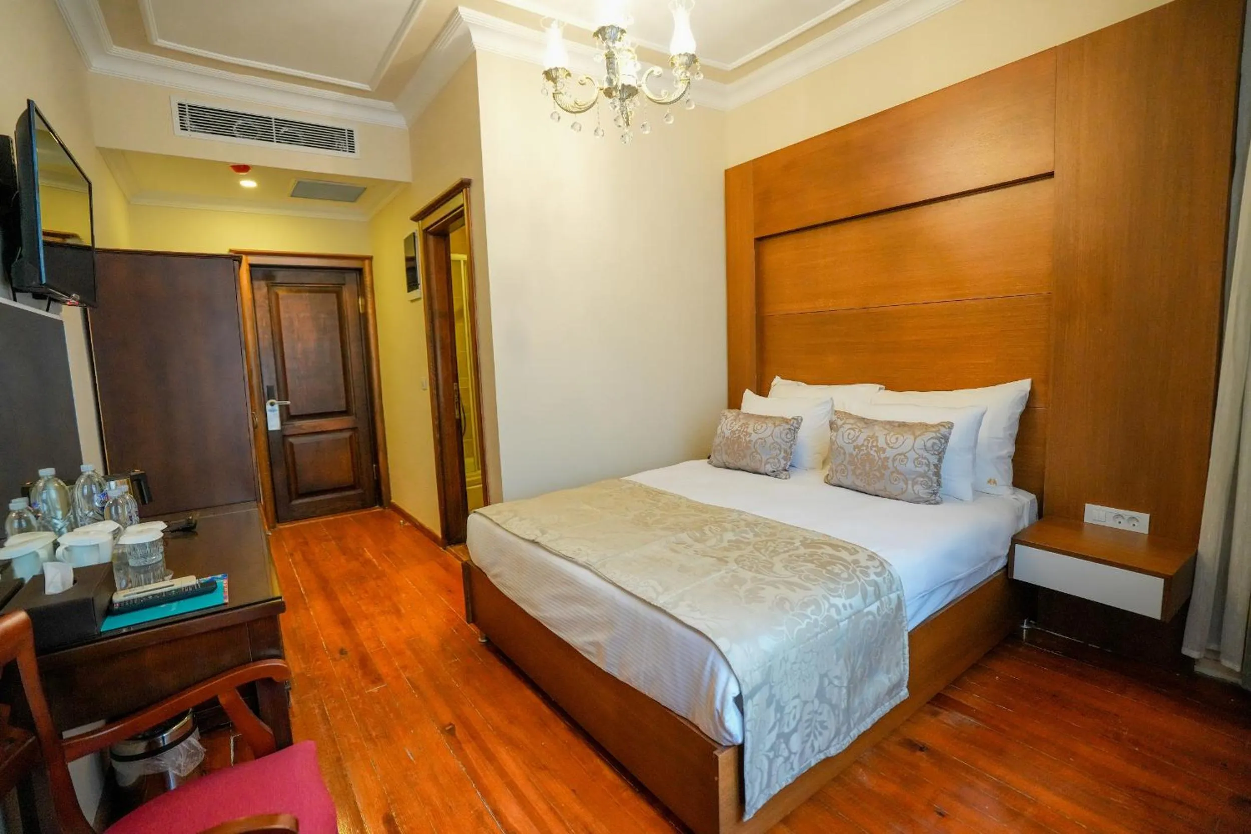 Photo of the whole room in Hotel Uyan-Special Category