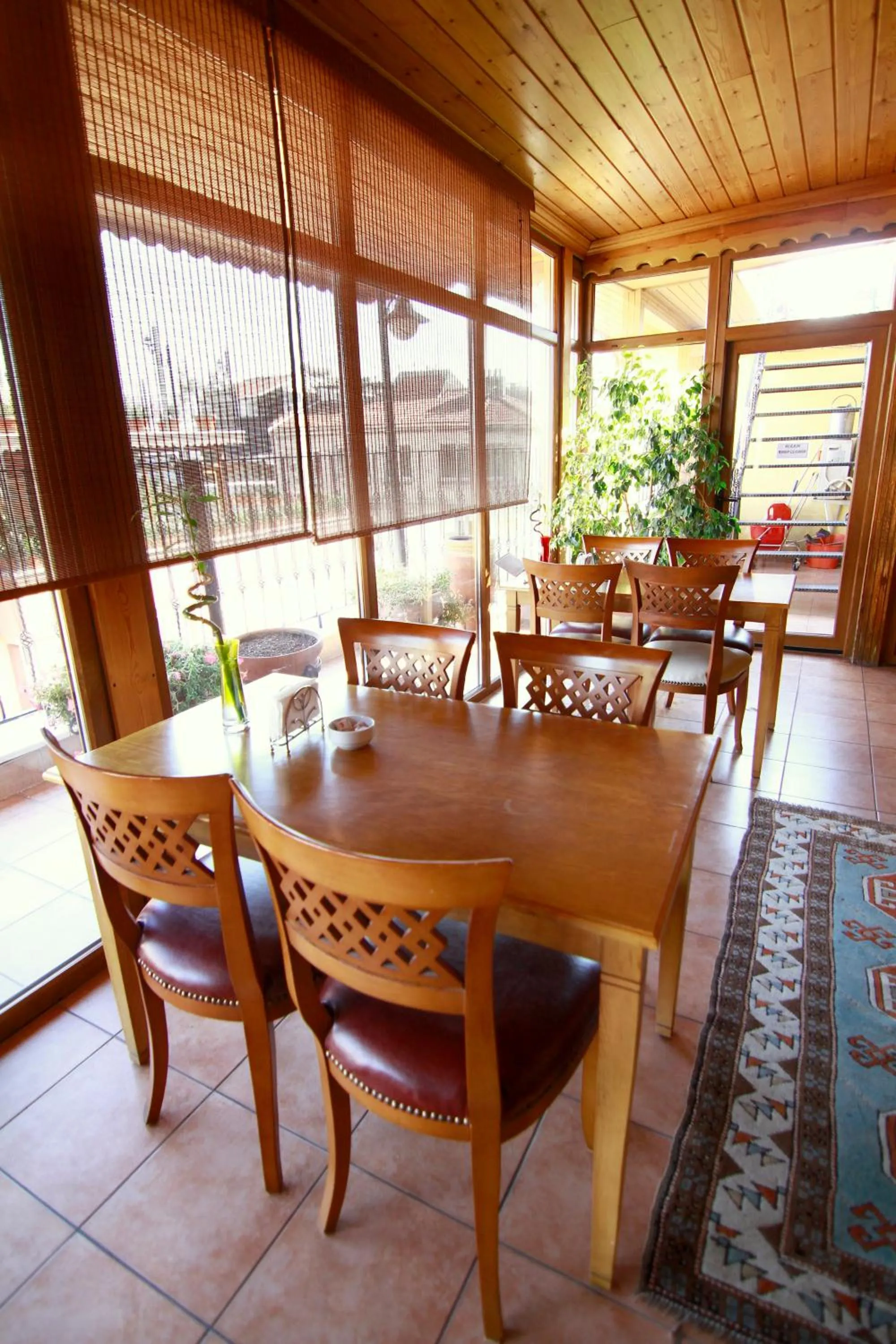 Restaurant/places to eat in Hotel Uyan-Special Category