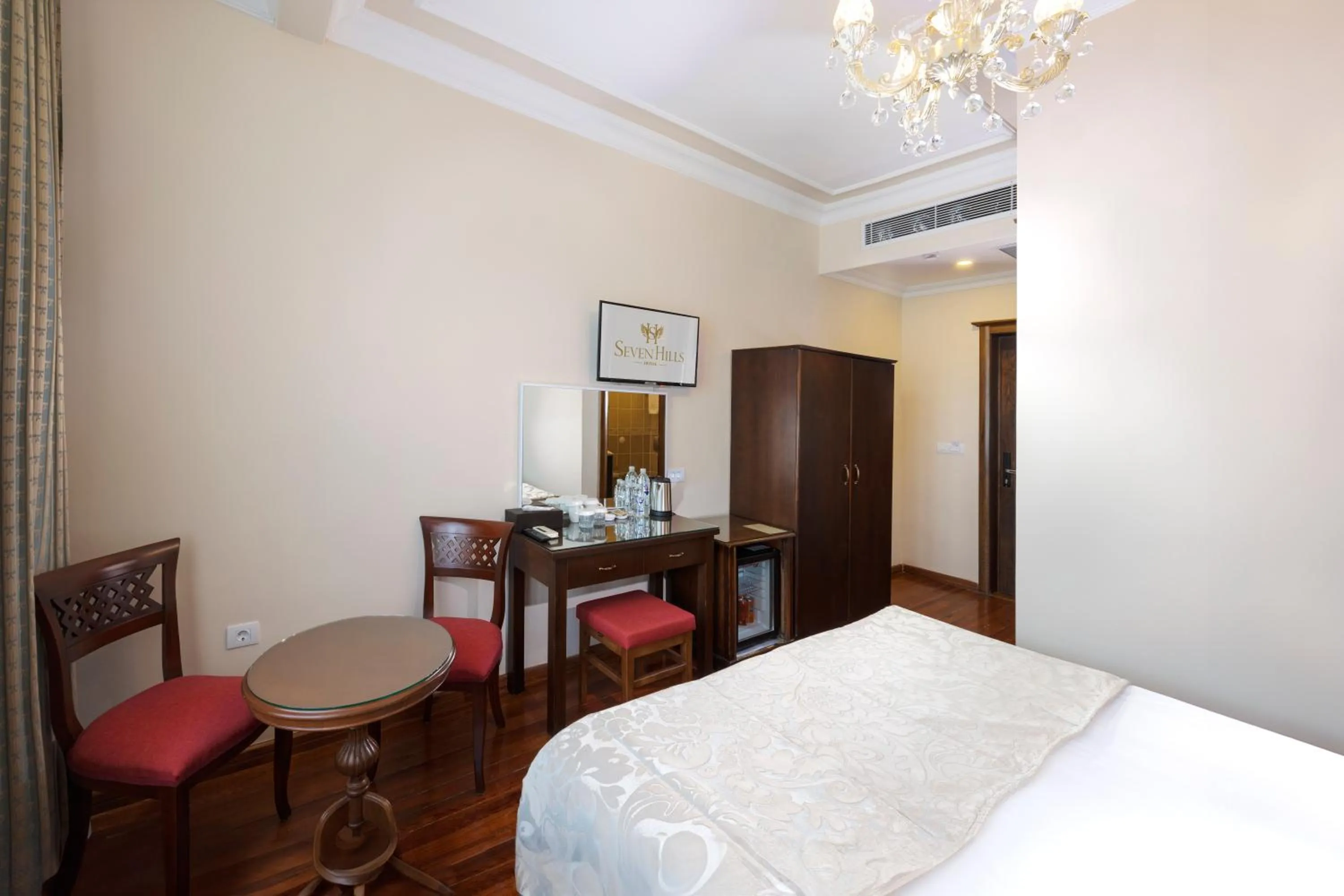 Photo of the whole room in Hotel Uyan-Special Category