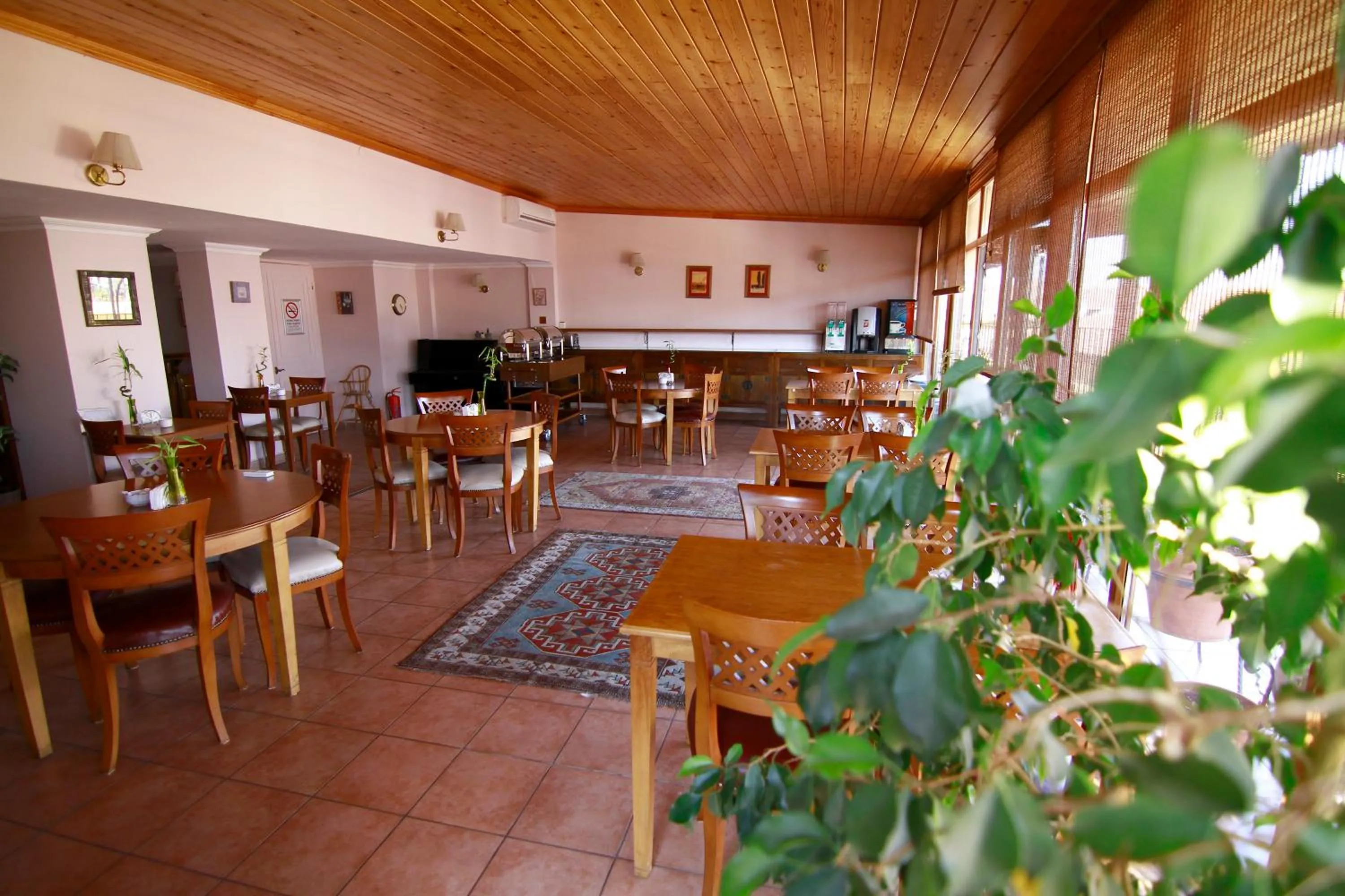 Restaurant/places to eat in Hotel Uyan-Special Category