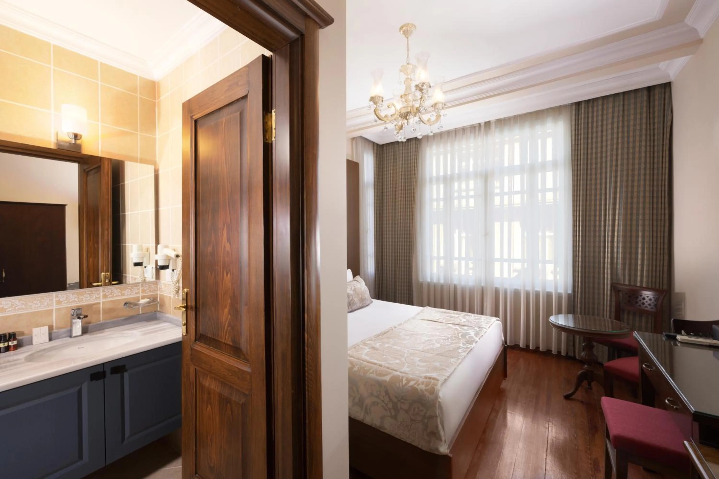 Photo of the whole room in Hotel Uyan-Special Category