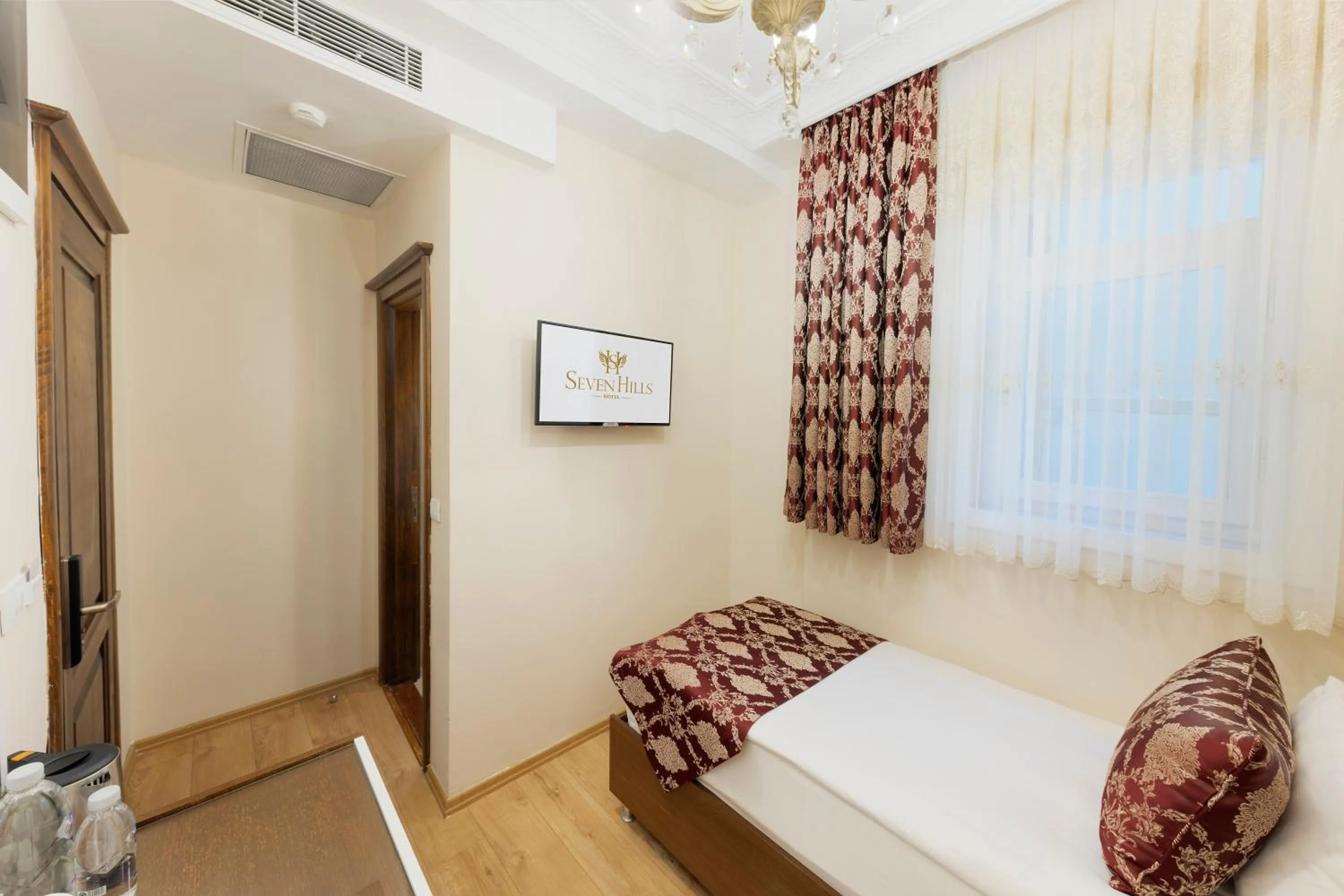 Photo of the whole room in Hotel Uyan-Special Category