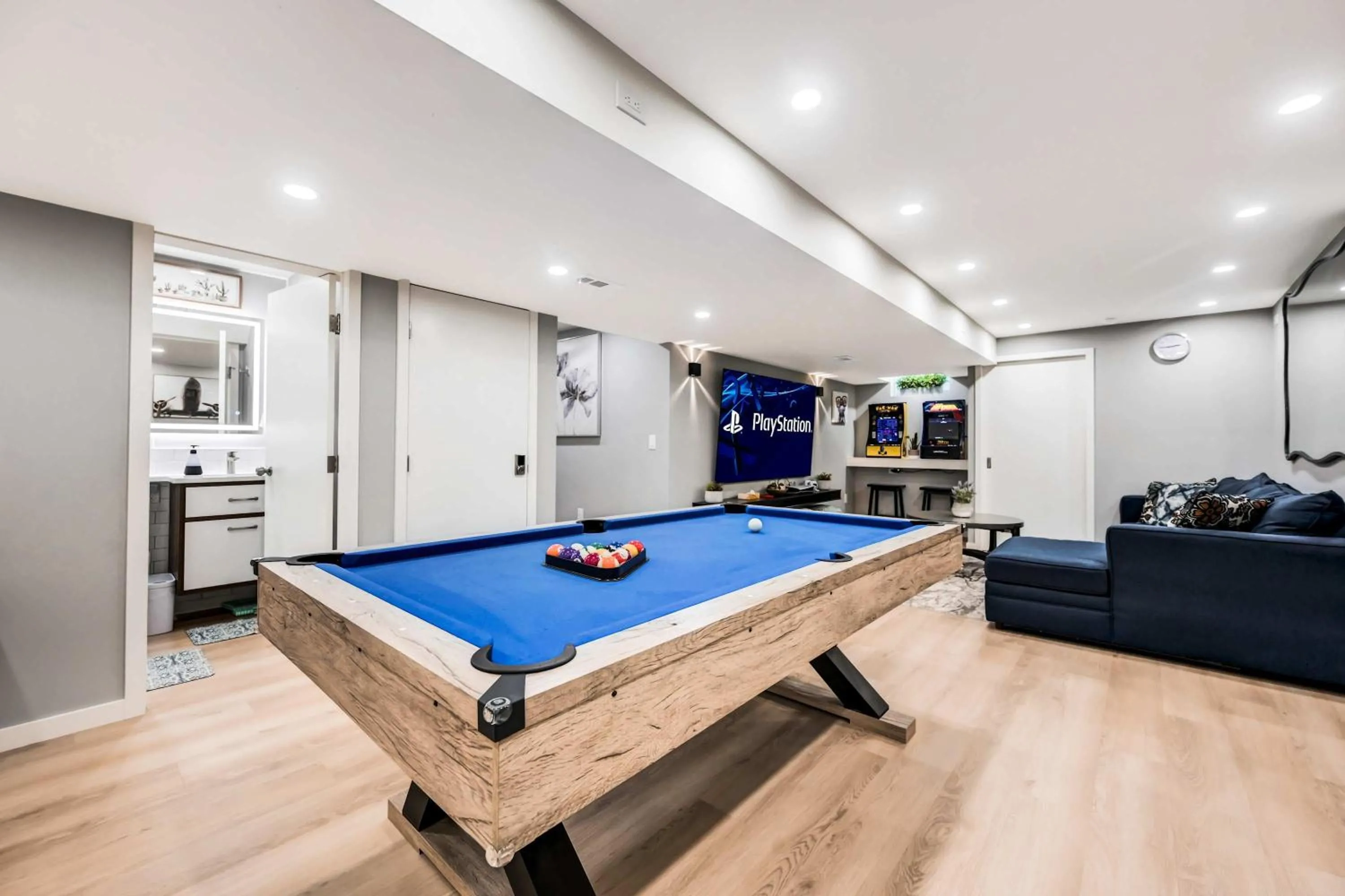 Modern 5BR, Kid-Friendly Home In Poconos with Pool Table