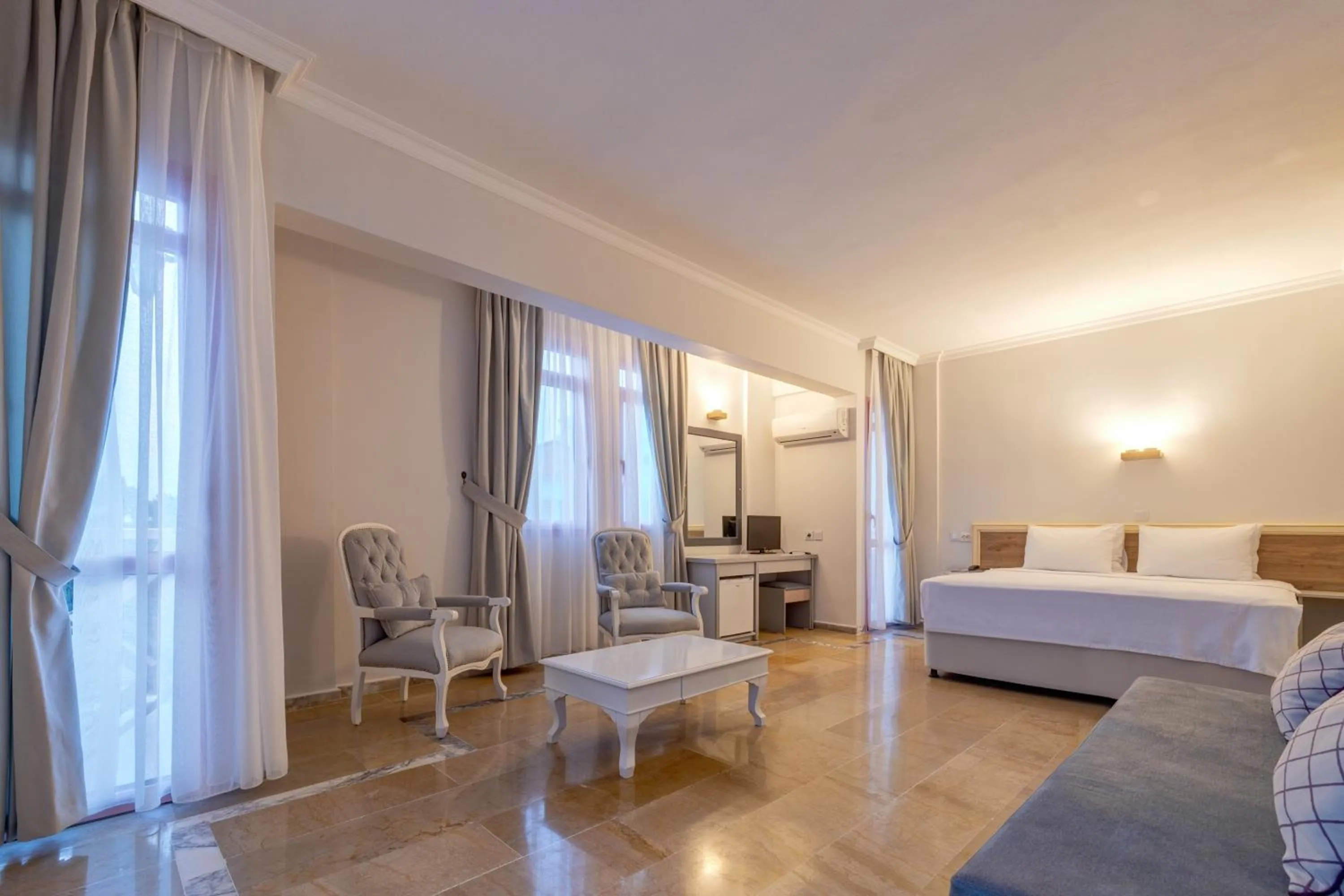 Photo of the whole room in Hanedan Beach Hotel