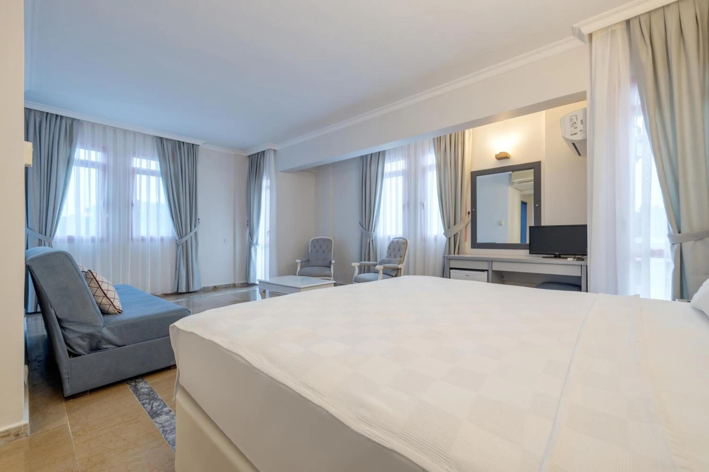 Bed in Hanedan Beach Hotel