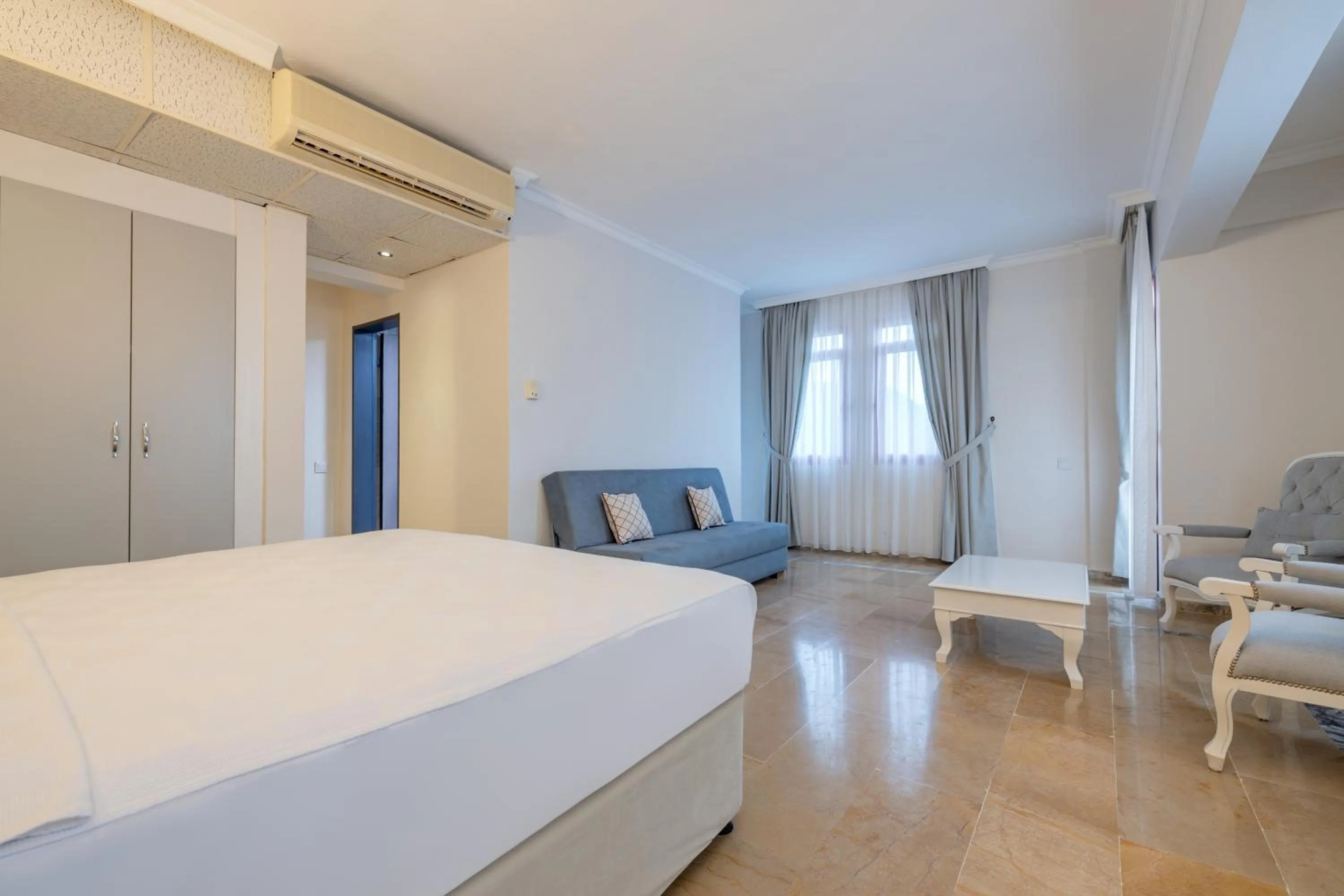 Photo of the whole room in Hanedan Beach Hotel