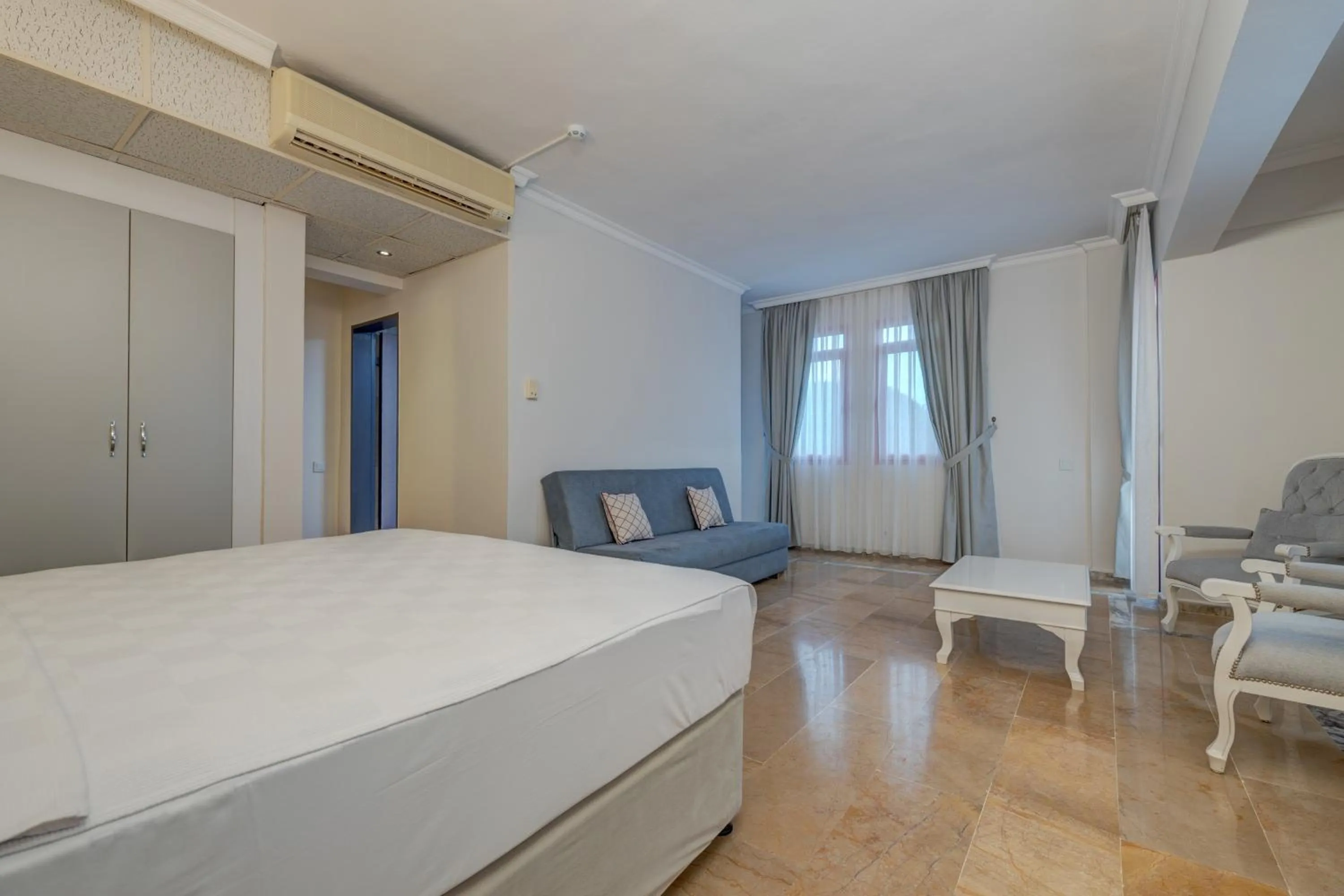 Bed in Hanedan Beach Hotel