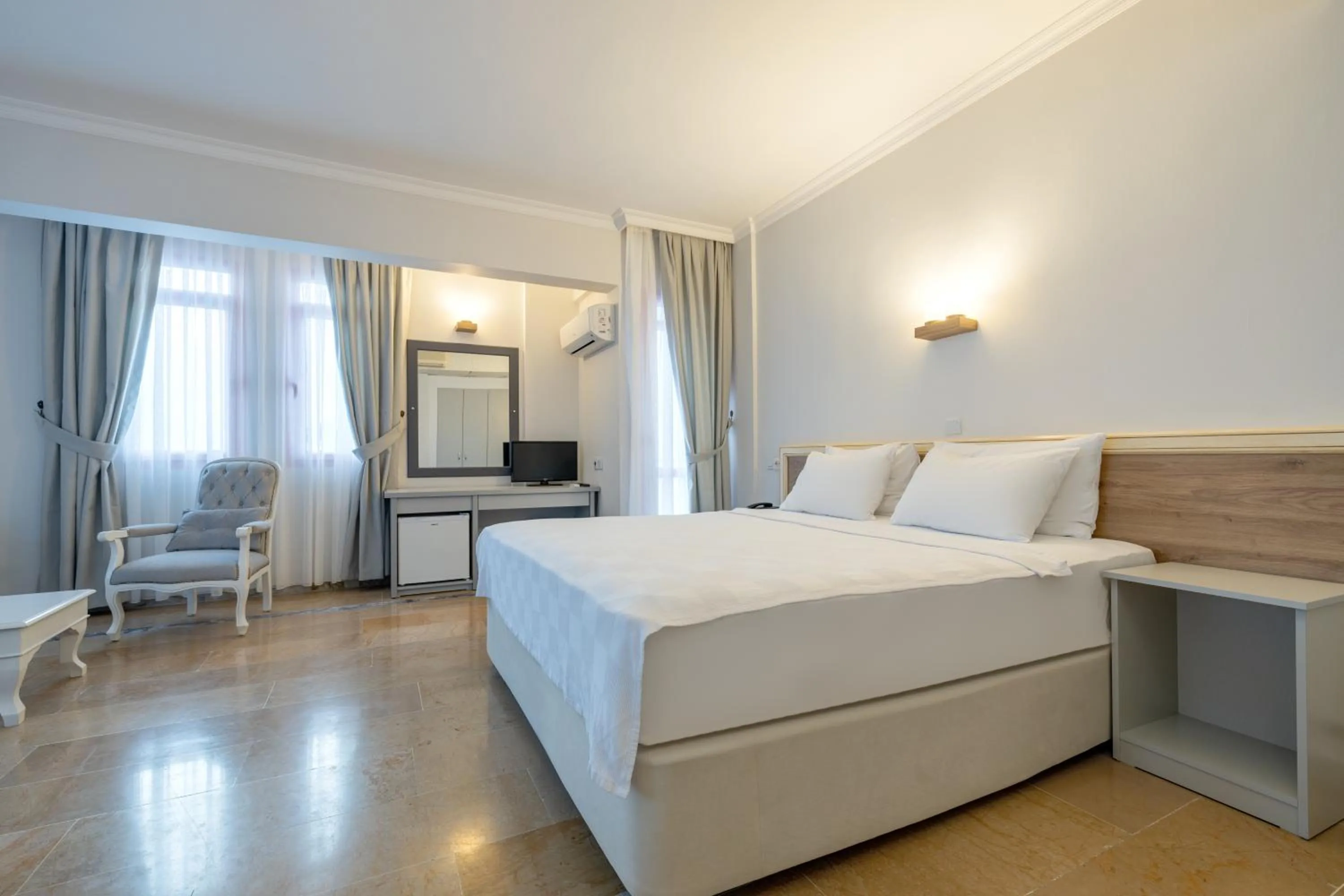 Bed in Hanedan Beach Hotel