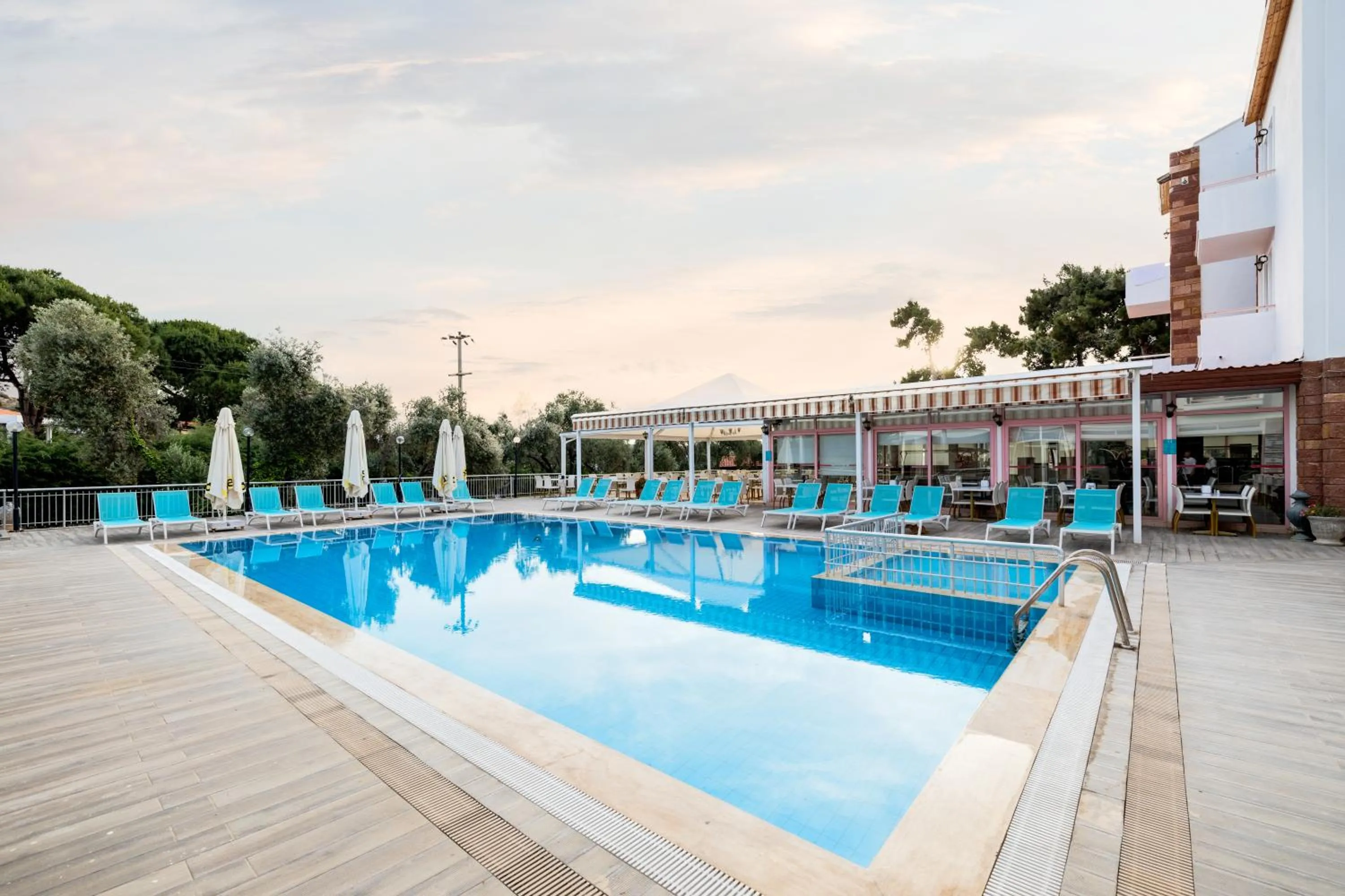 Swimming pool in Hanedan Beach Hotel