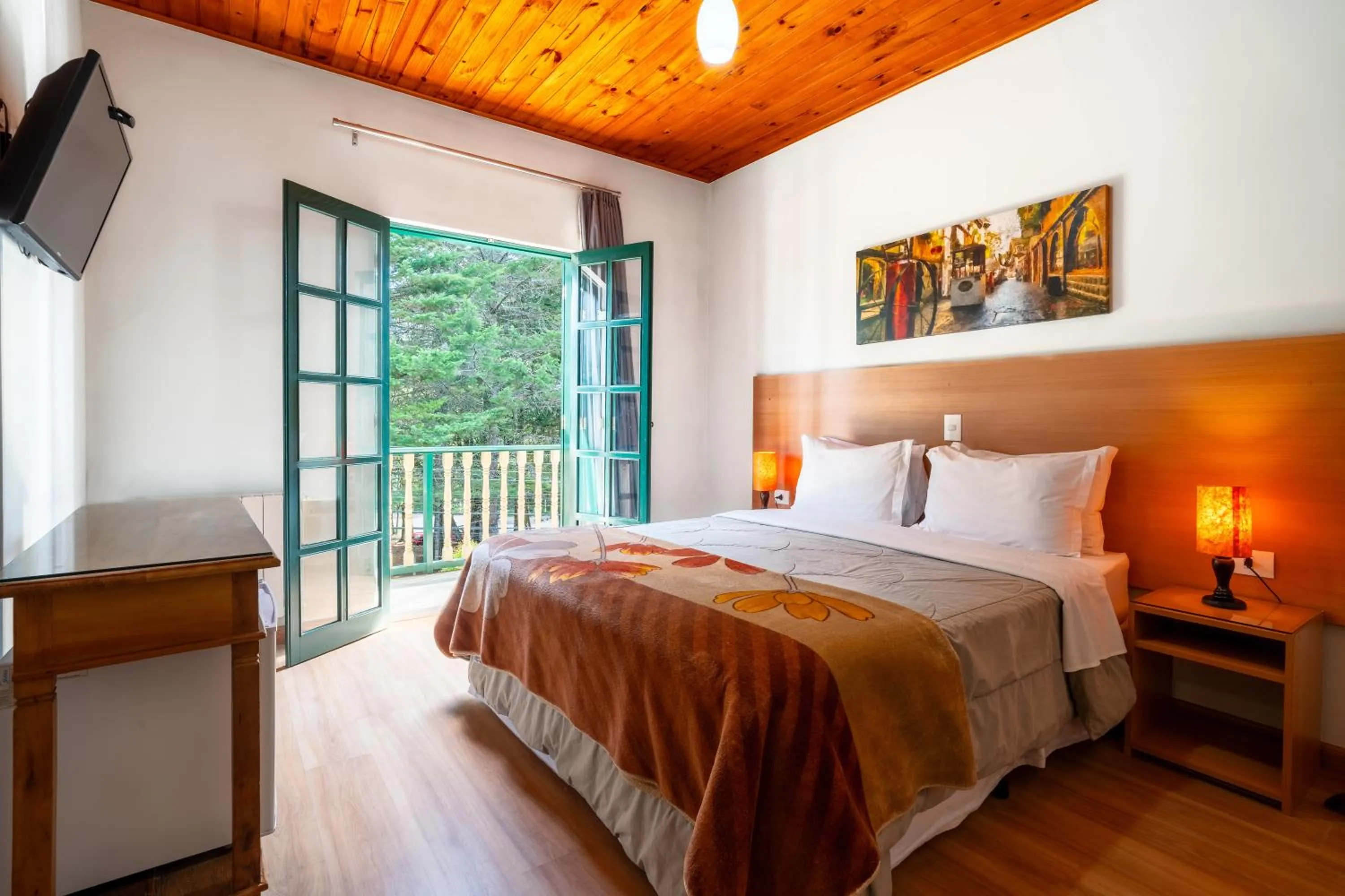 room service, Bed in Castelo Piazzale by Concavus