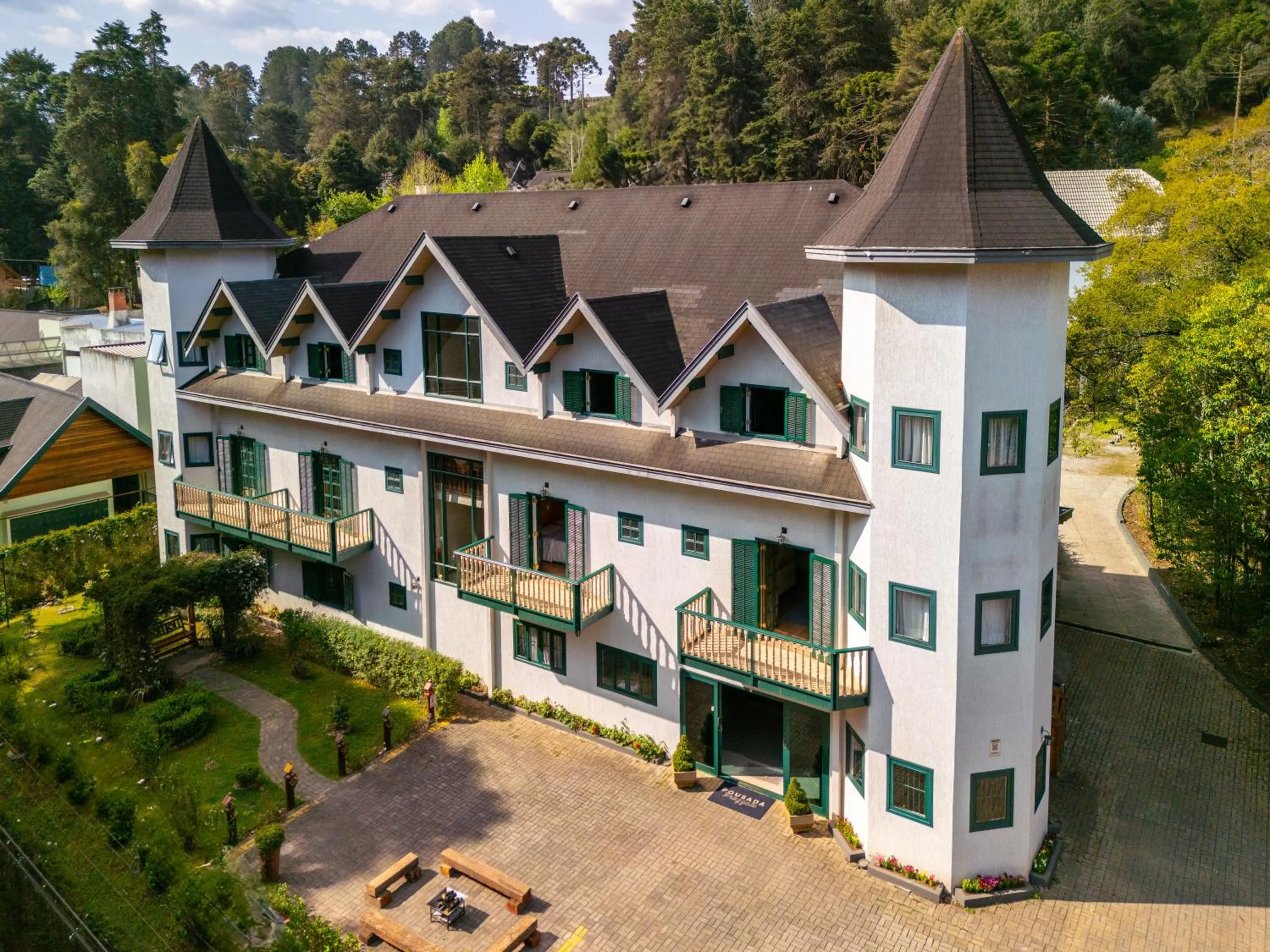 Property building in Castelo Piazzale by Concavus