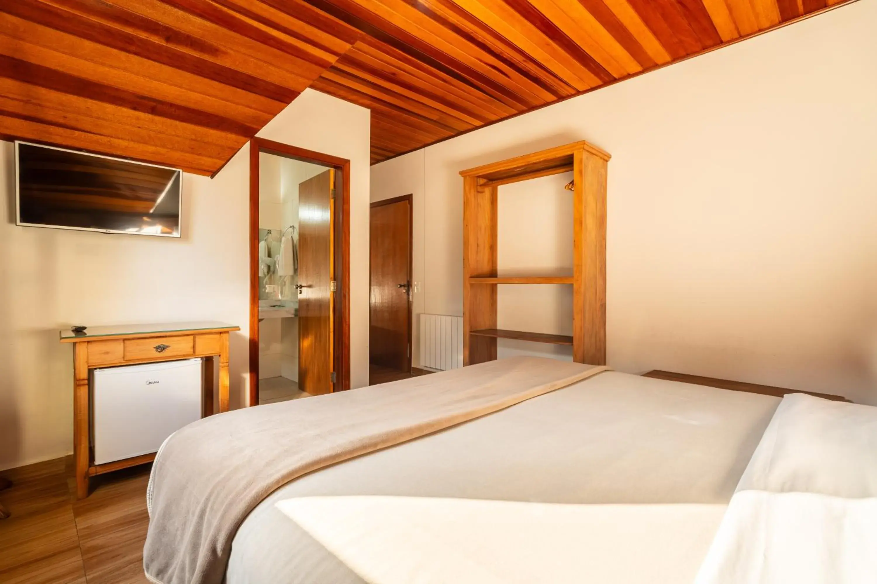 Deluxe Triple Room in Castelo Piazzale by Concavus Deluxe Triple Room in Castelo Piazzale by Concavus