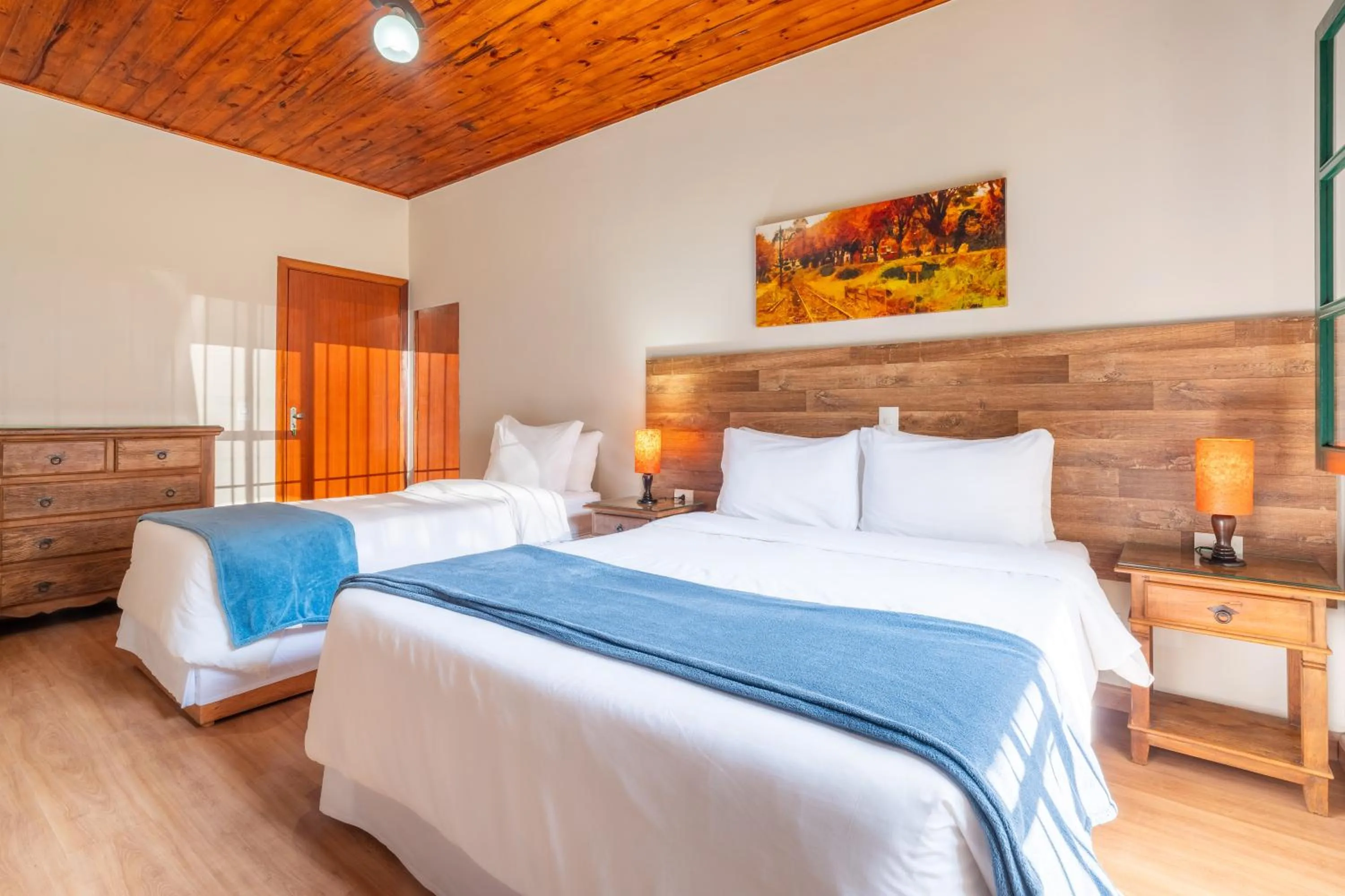 Bedroom, Bed in Castelo Piazzale by Concavus