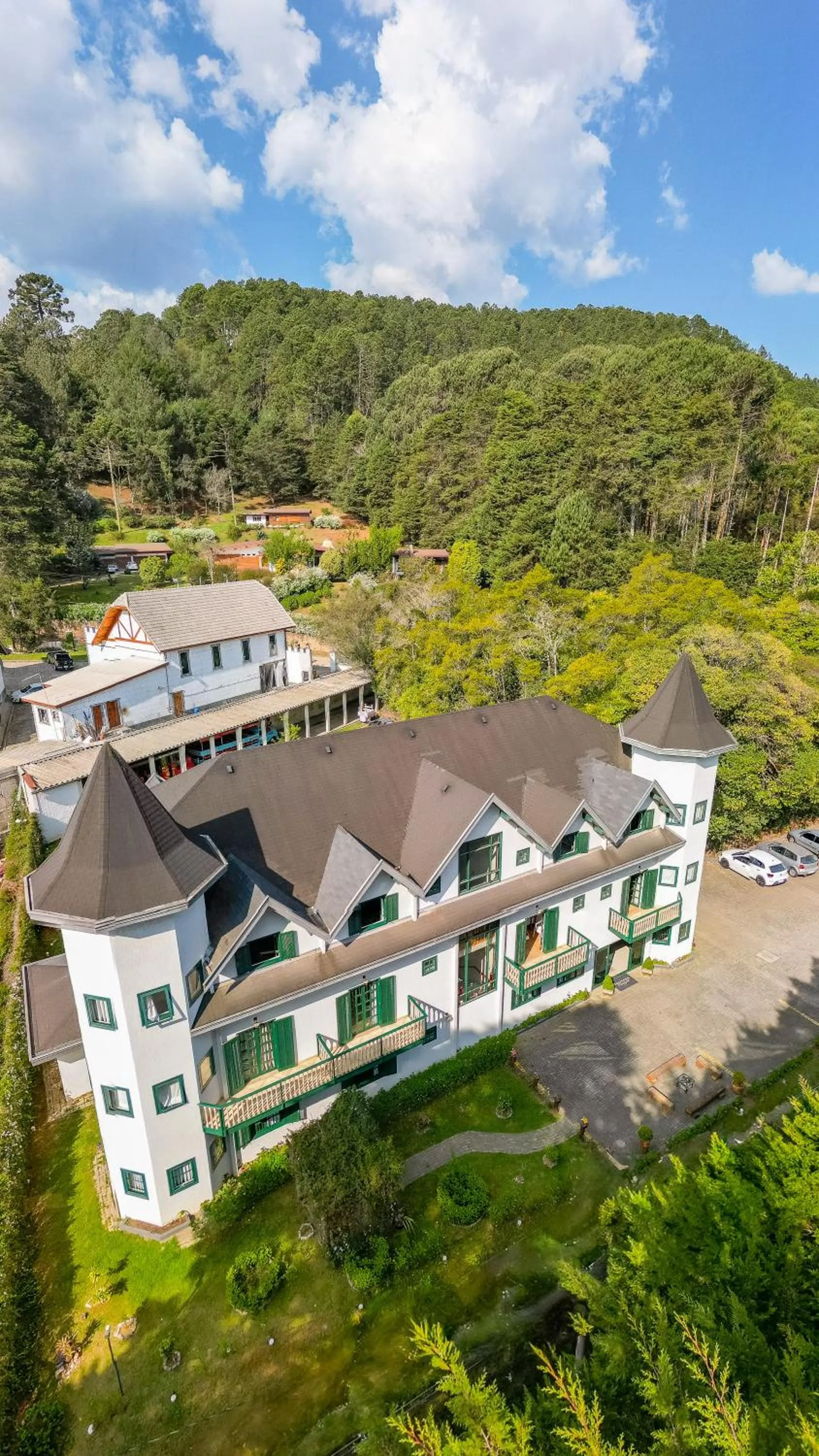 Property building in Castelo Piazzale by Concavus