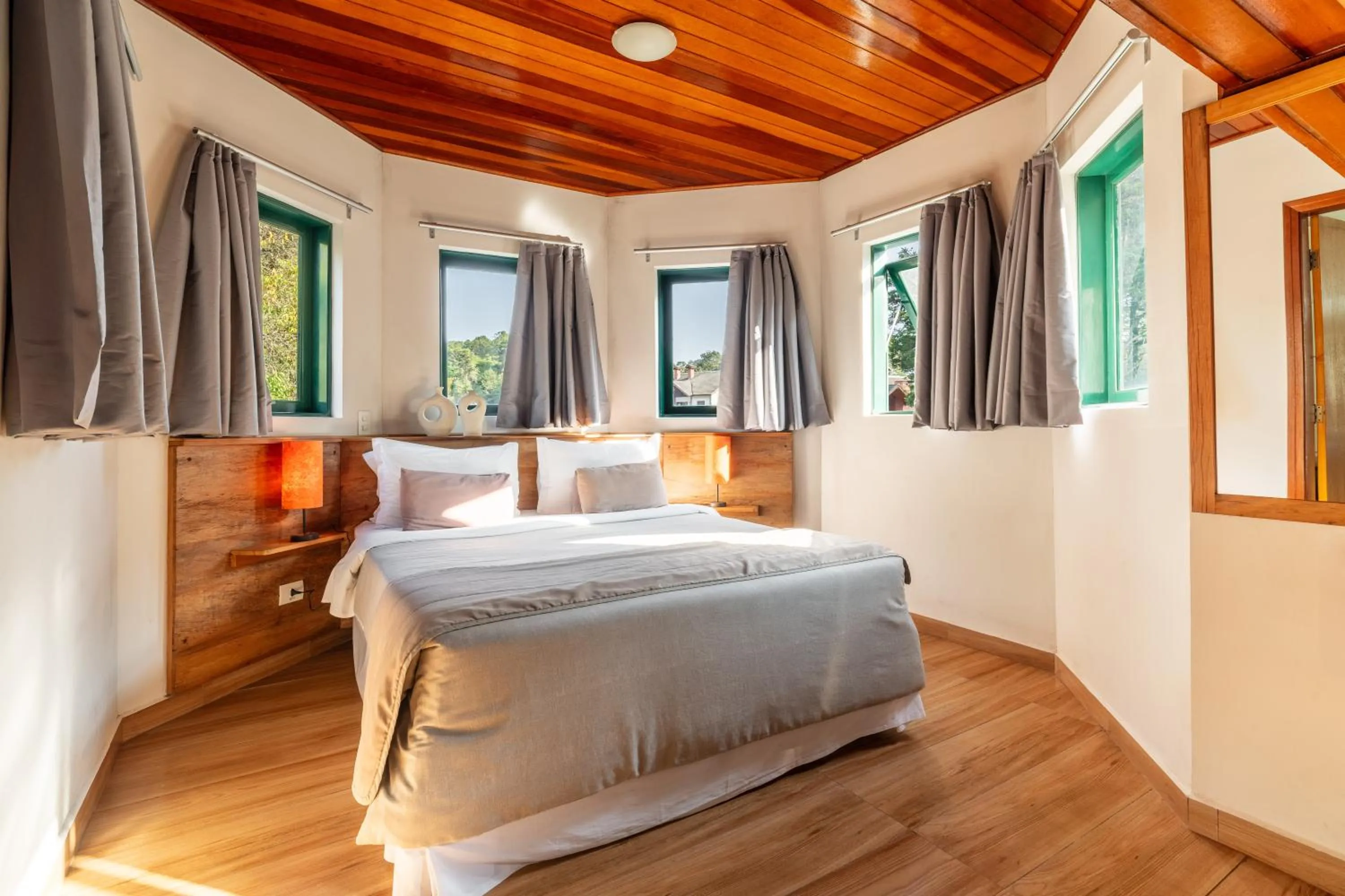 Bedroom, Bed in Castelo Piazzale by Concavus