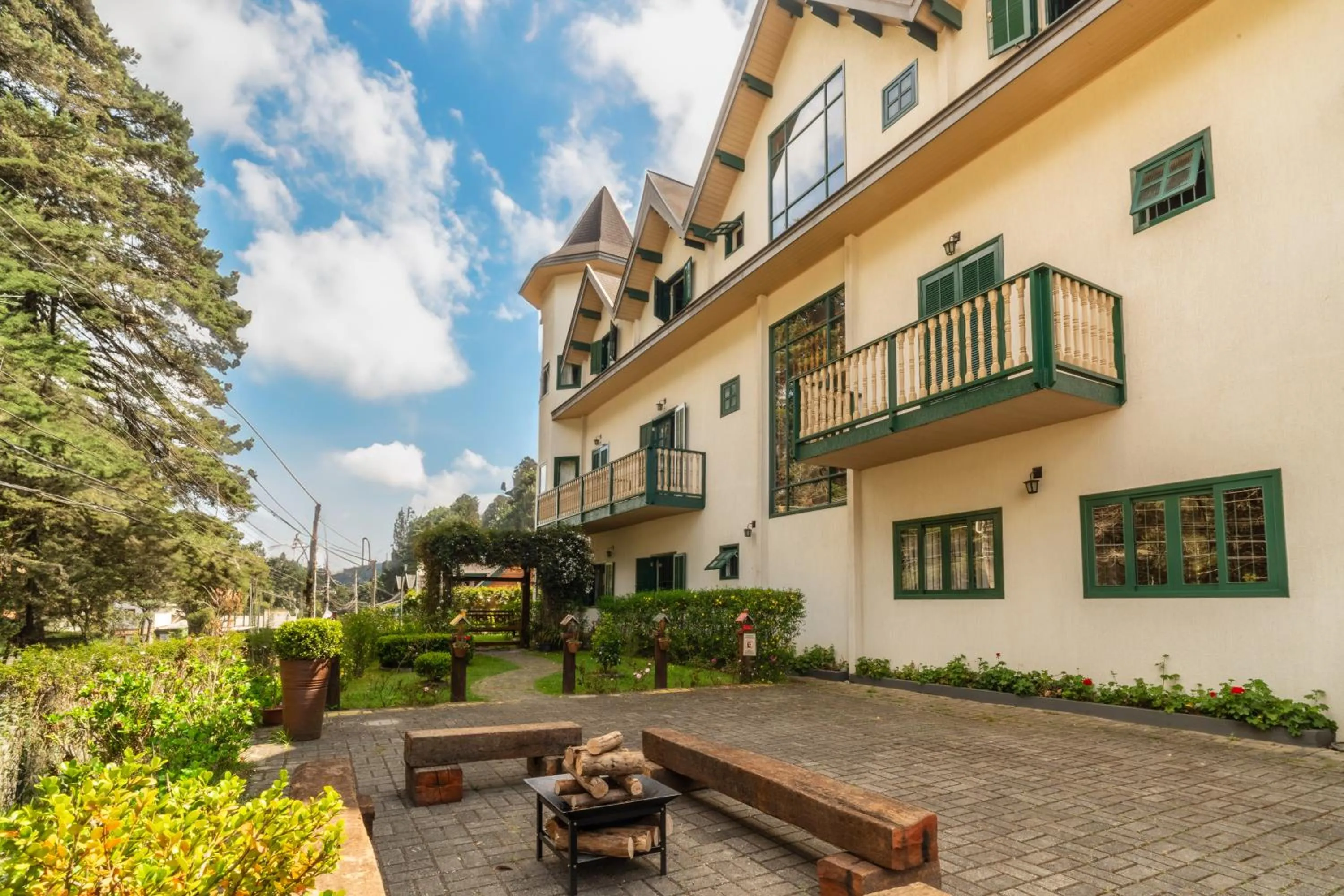 Property building in Castelo Piazzale by Concavus