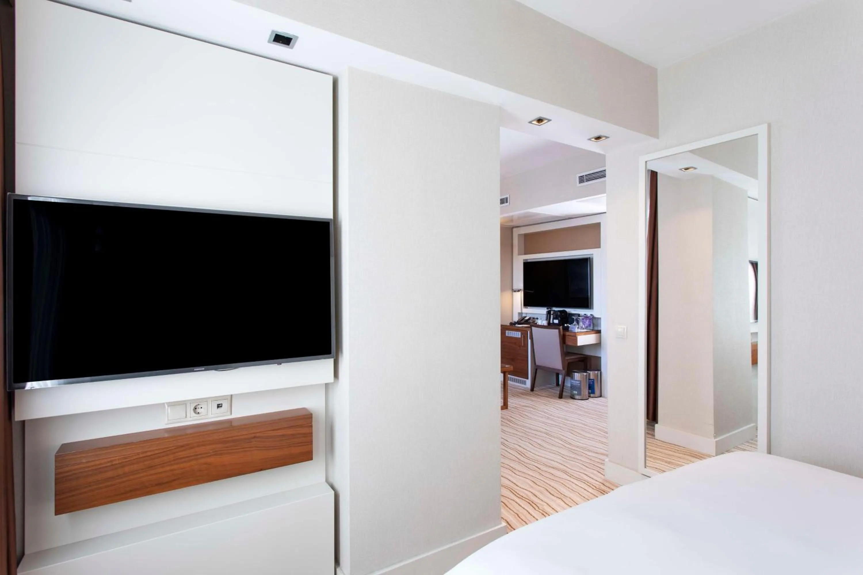 TV and multimedia, Bed in Radisson Hotel Istanbul Sultanahmet