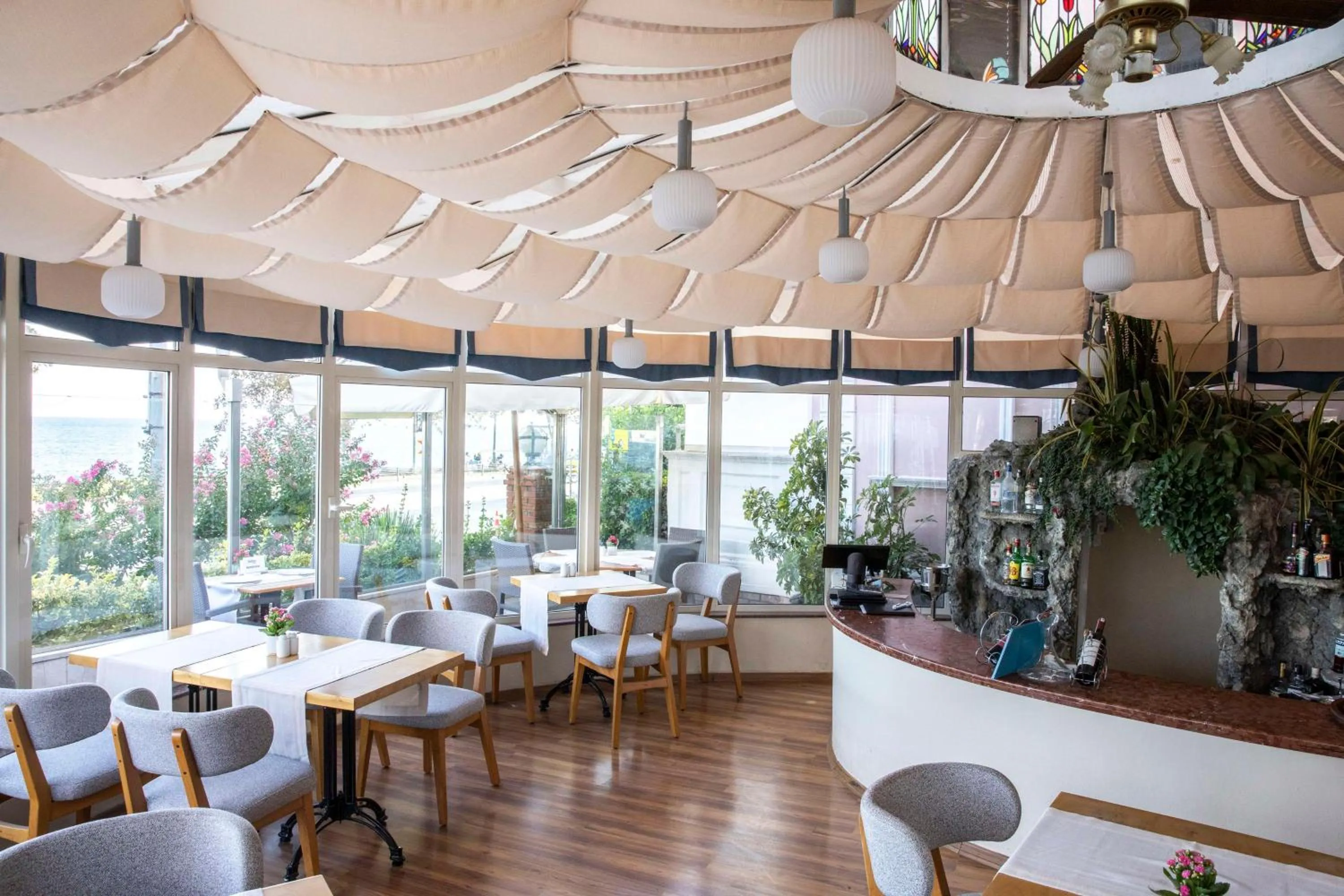 Restaurant/places to eat in Radisson Hotel Istanbul Sultanahmet