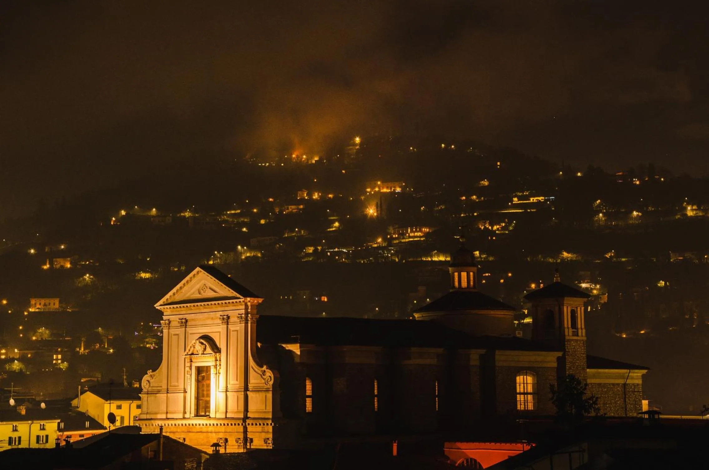 Night in Centro Paolo VI