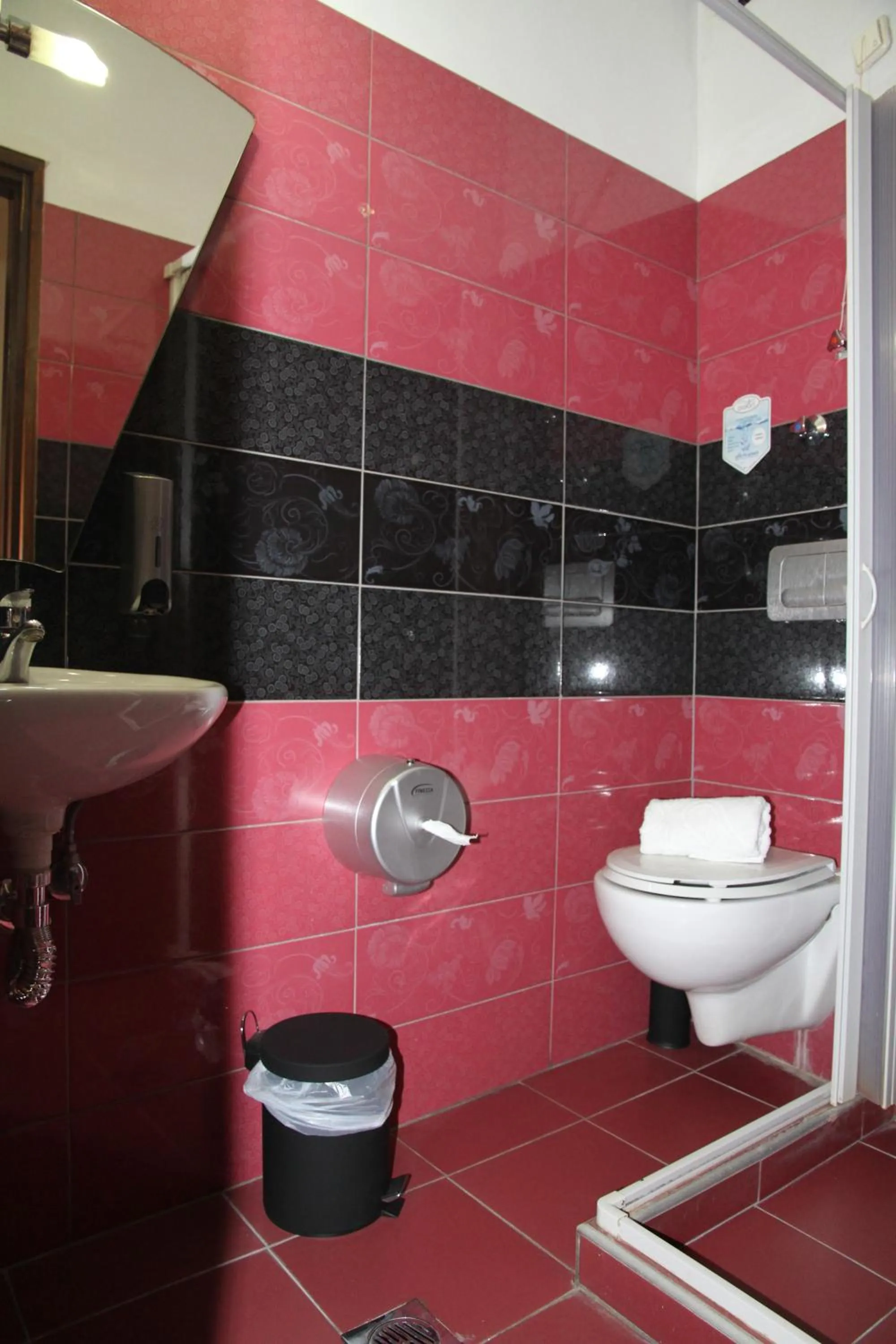 Shower in Hotel Selini