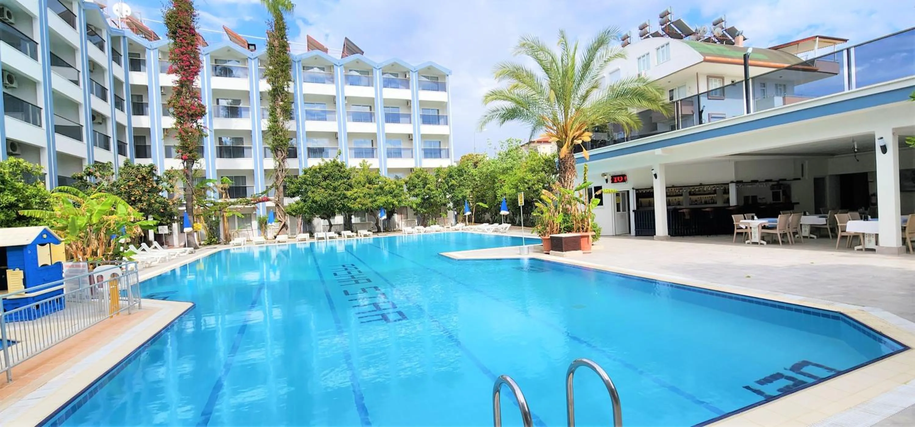 Swimming pool in Gazipasa Star Otel