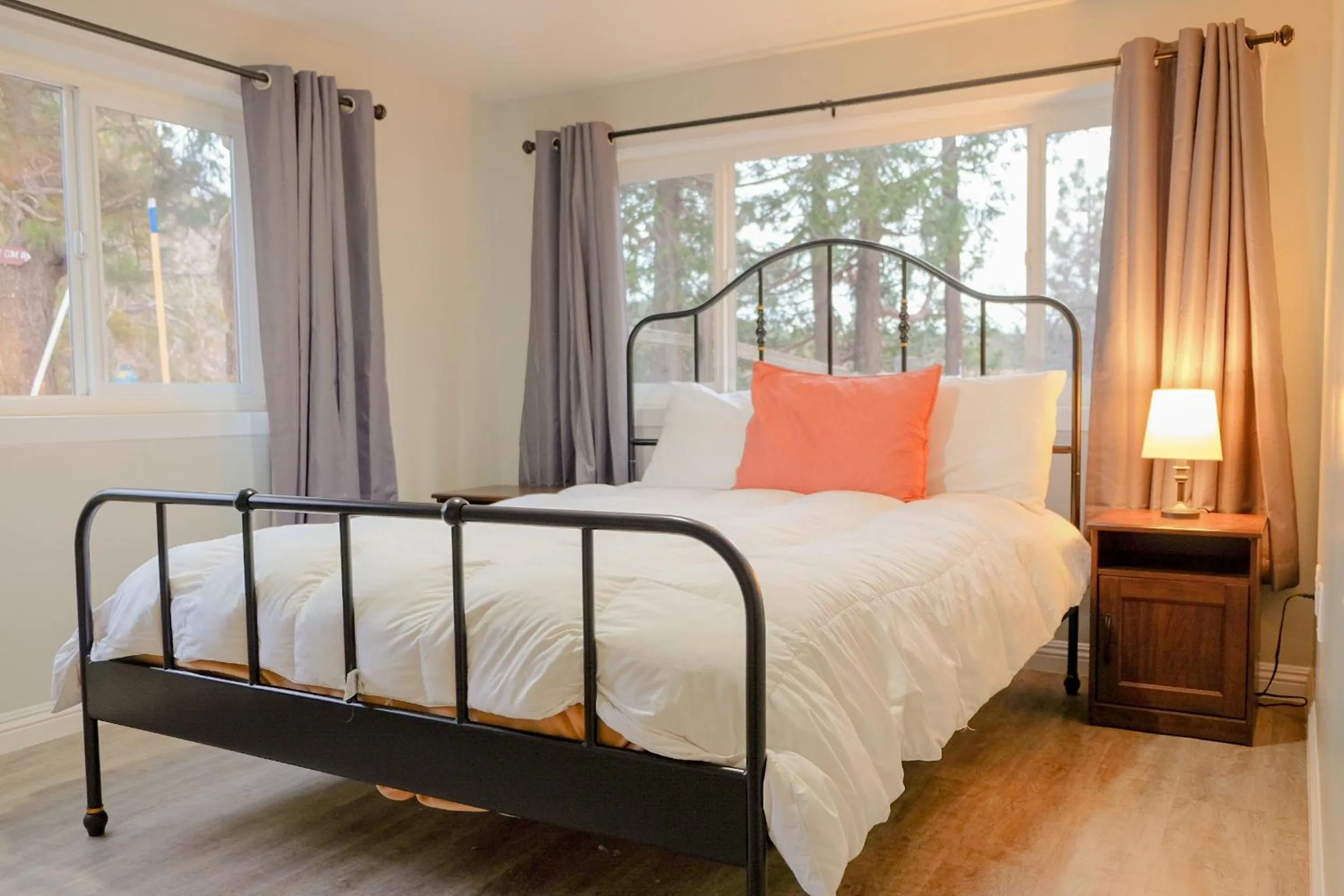 Bed in Sherwood Arms Motel