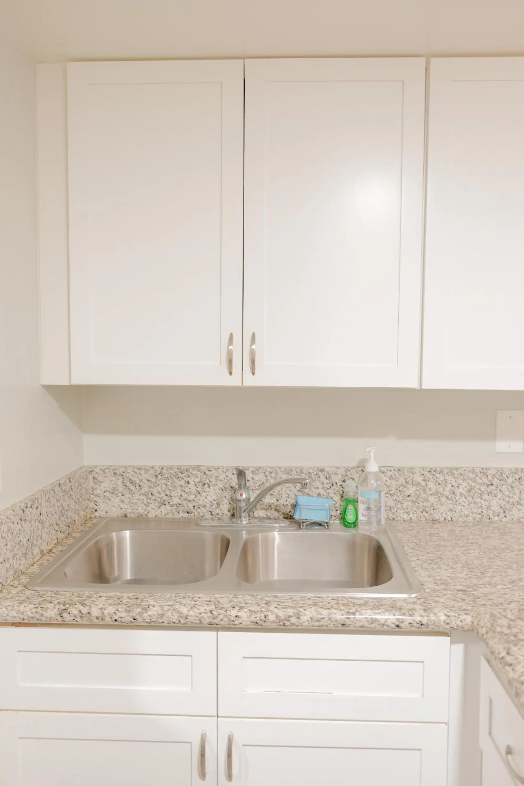 kitchen in Sherwood Arms Motel