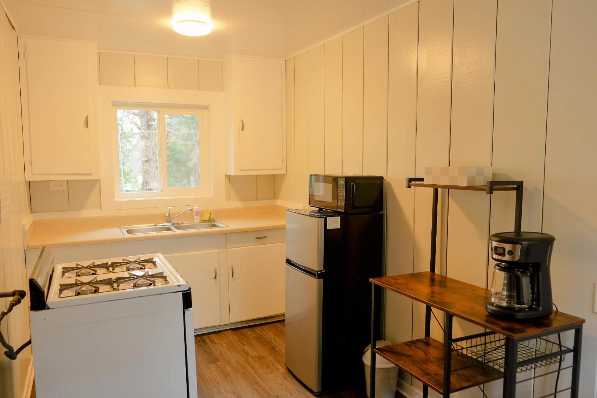 Coffee/tea facilities in Sherwood Arms Motel