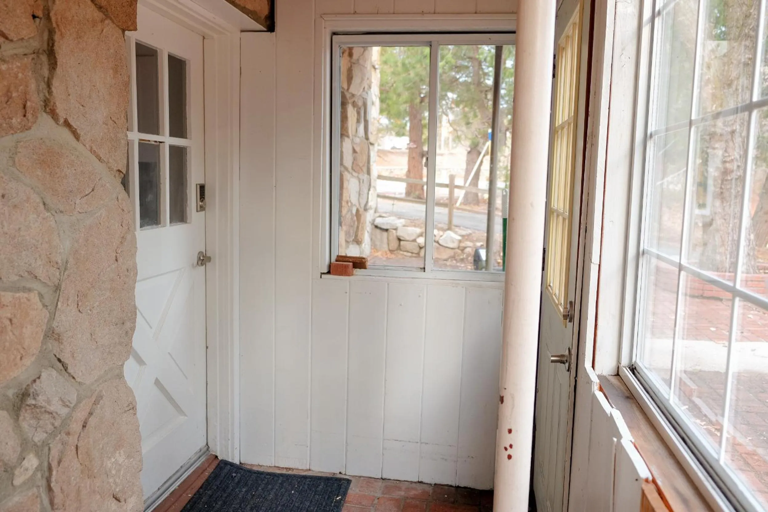 Text overlay in Sherwood Arms Motel