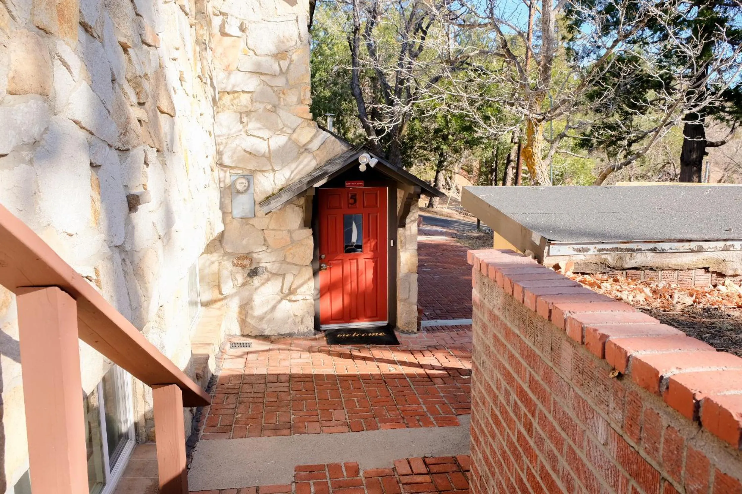 Property building in Sherwood Arms Motel