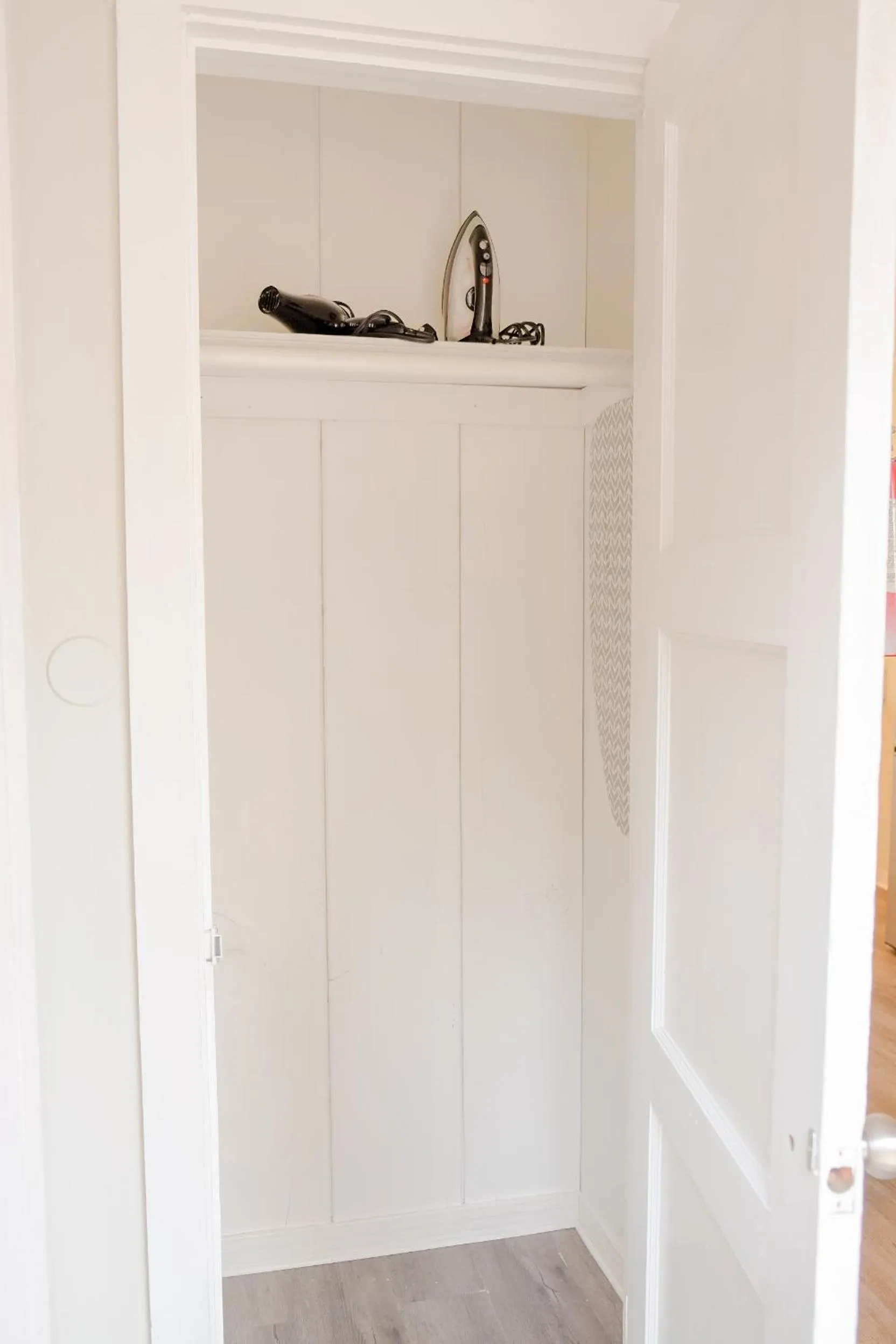 furniture in Sherwood Arms Motel