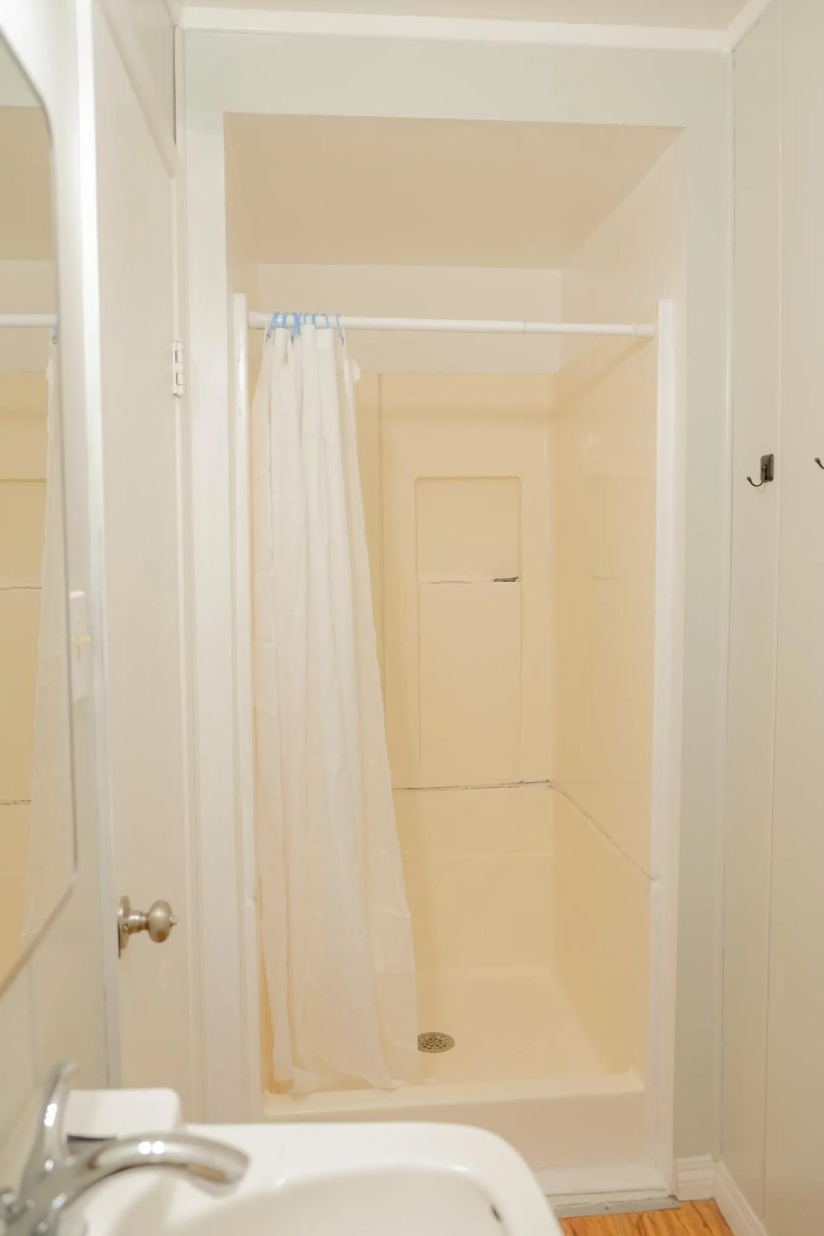 Bathroom in Sherwood Arms Motel