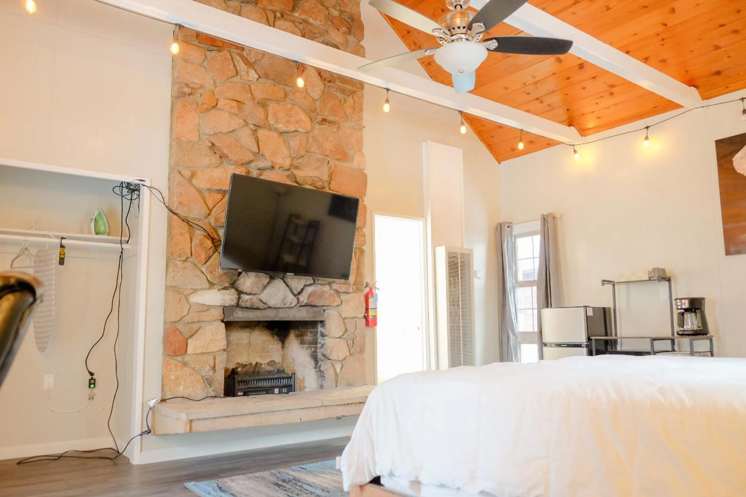 Bed in Sherwood Arms Motel