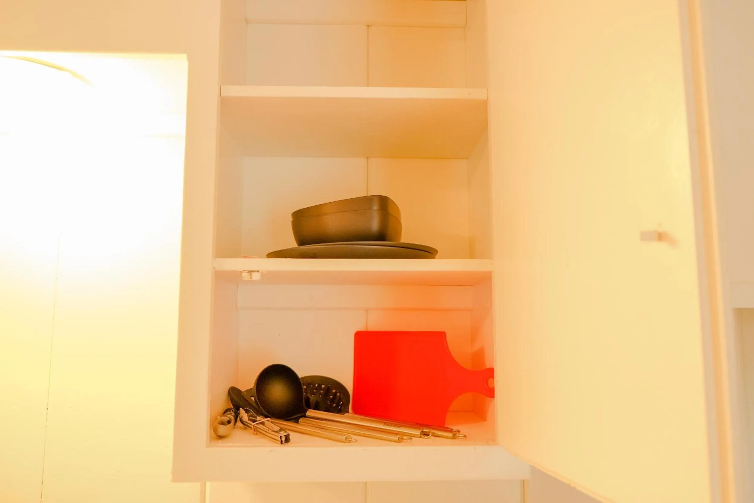 kitchen in Sherwood Arms Motel