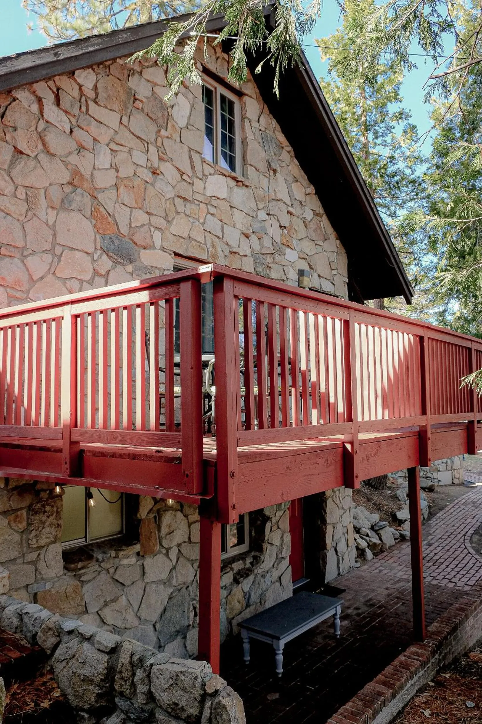 Balcony/Terrace in Sherwood Arms Motel