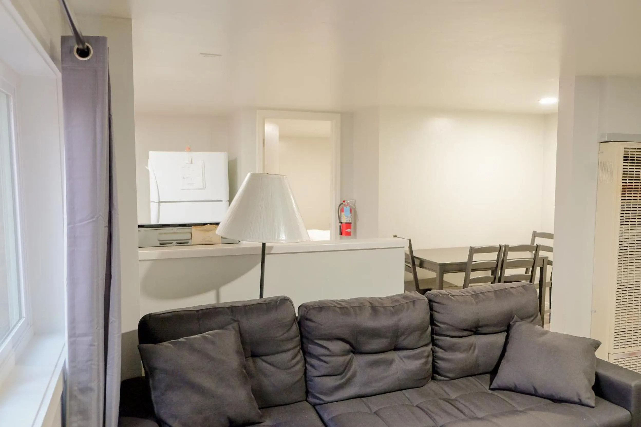 Living room in Sherwood Arms Motel