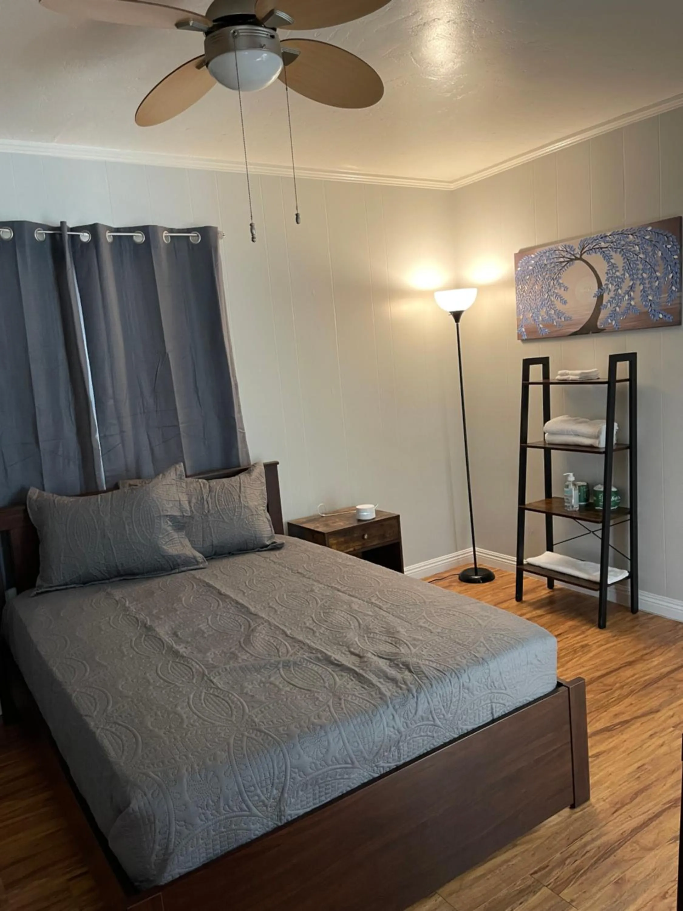 Bed in Sherwood Arms Motel