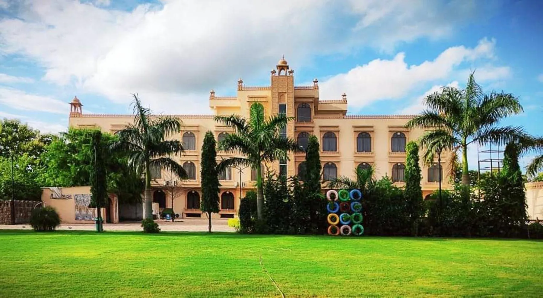 Facade/entrance in Ranthambhore National Resort