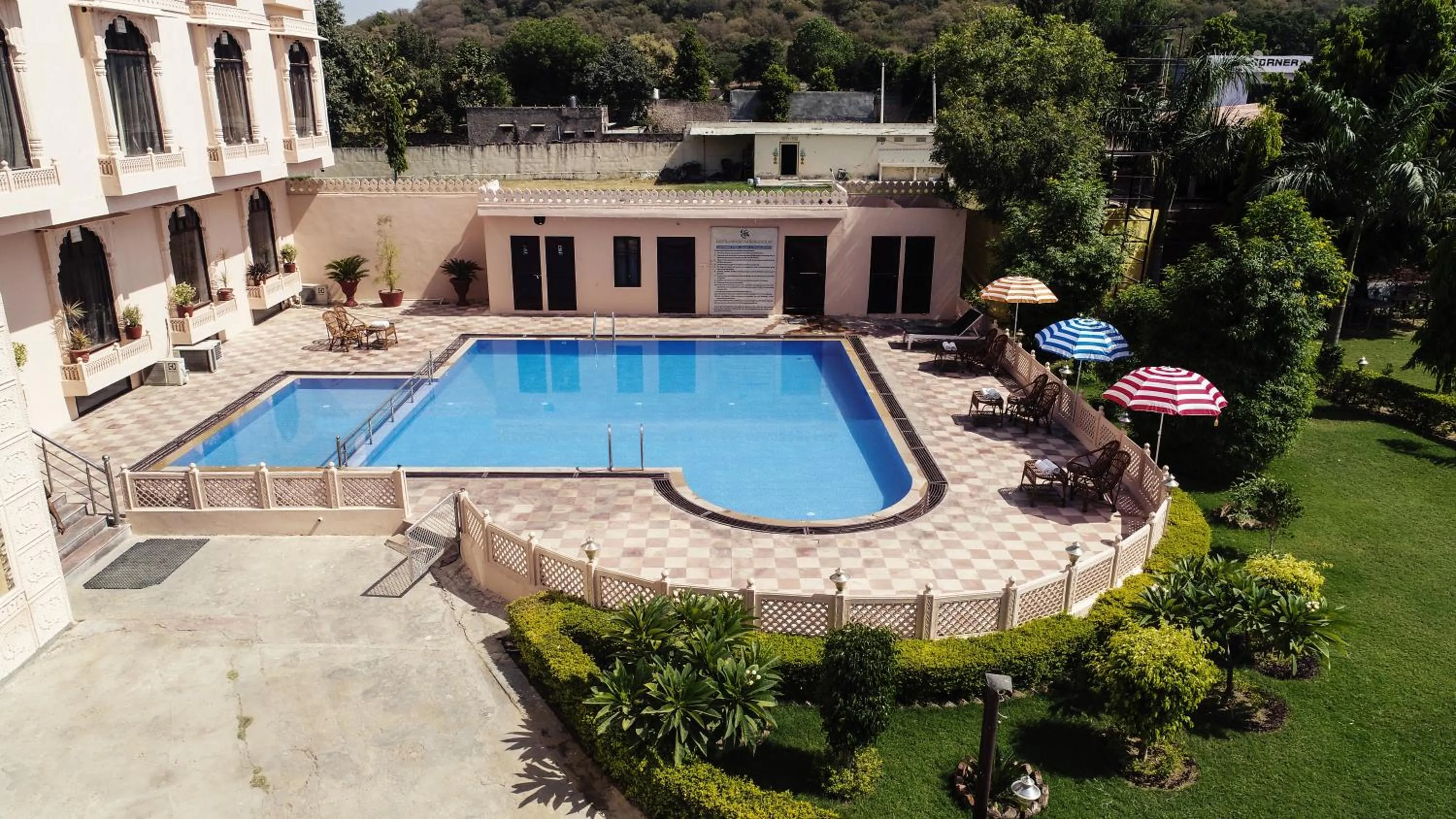 Swimming pool in Ranthambhore National Resort