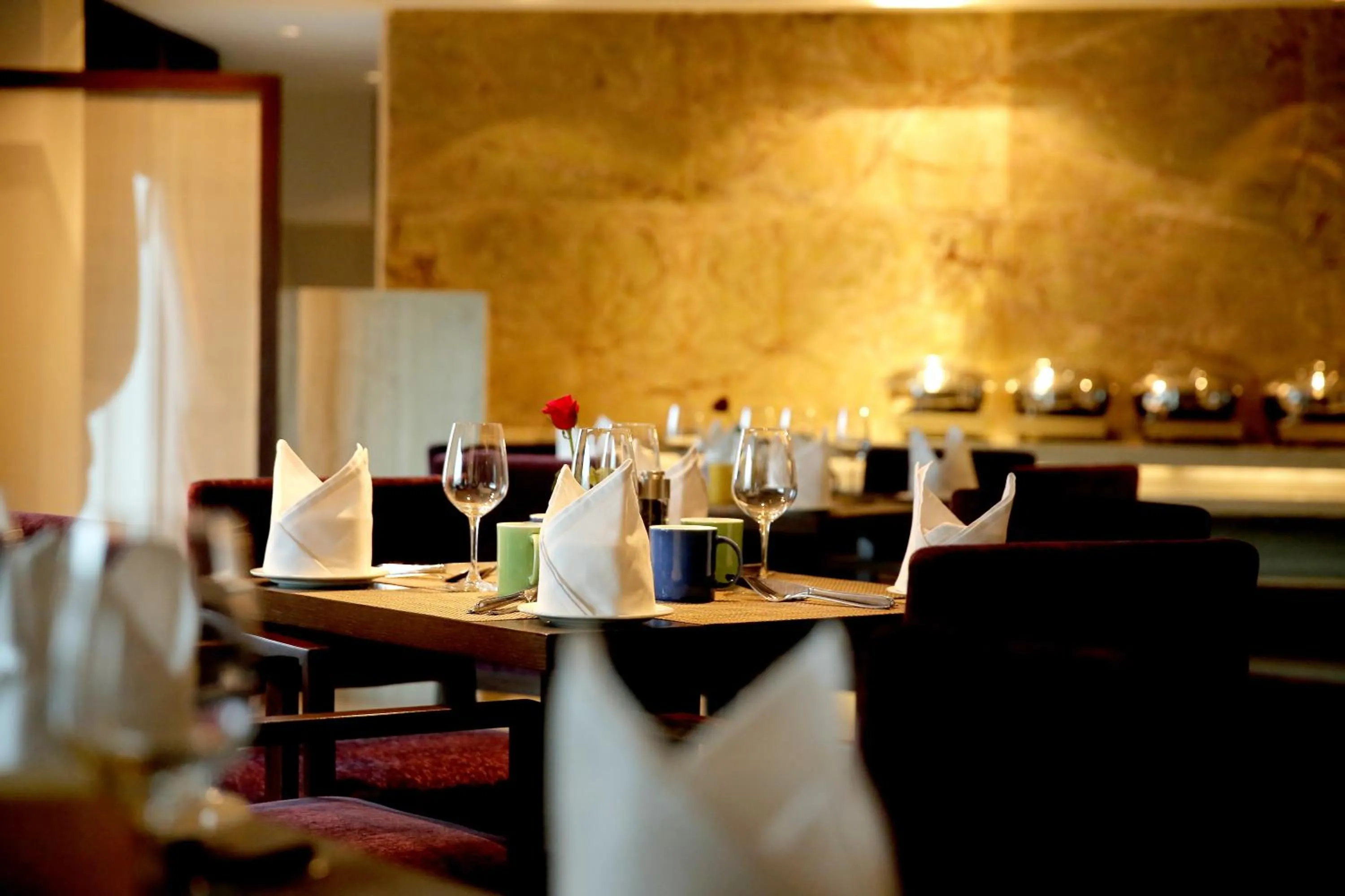 Restaurant/places to eat in The Lalit Traveller- Airport hotel
