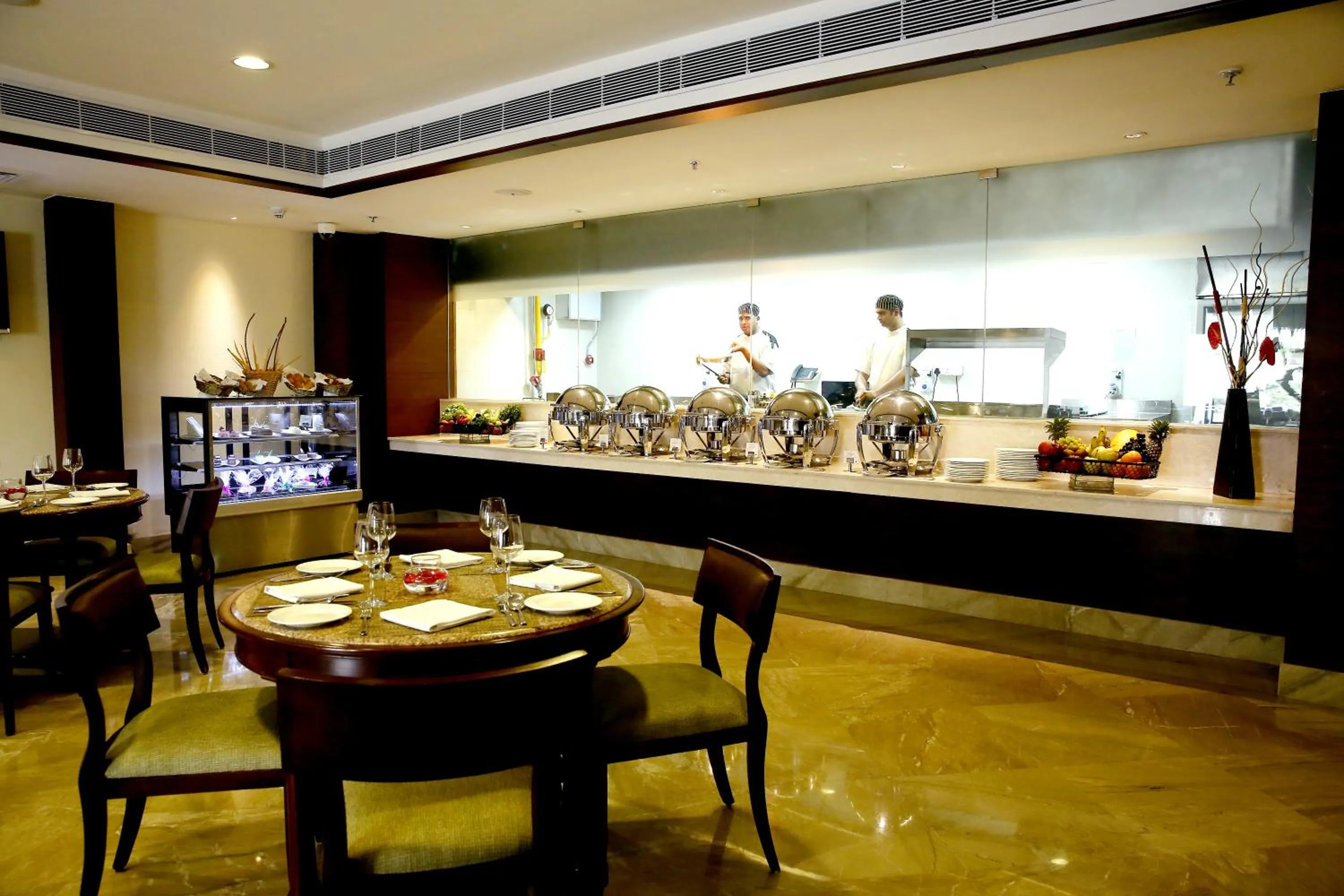 Restaurant/places to eat in The Lalit Traveller- Airport hotel