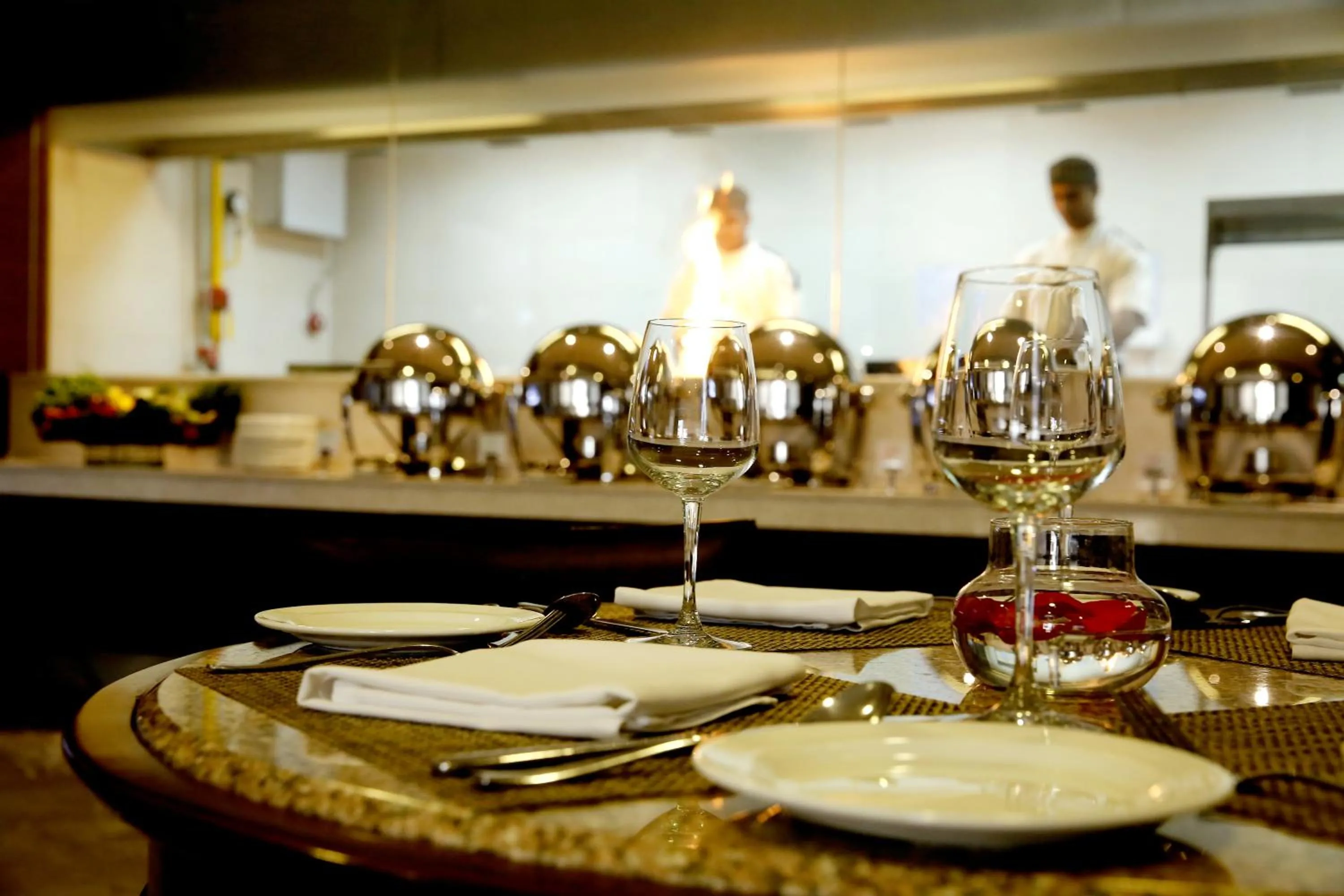 Restaurant/places to eat in The Lalit Traveller- Airport hotel