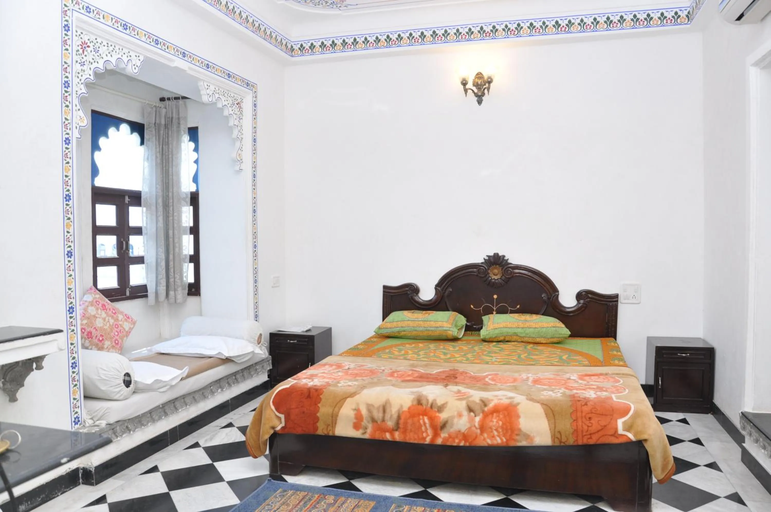 Floor plan, Bed in Hotel Gangaur Palace