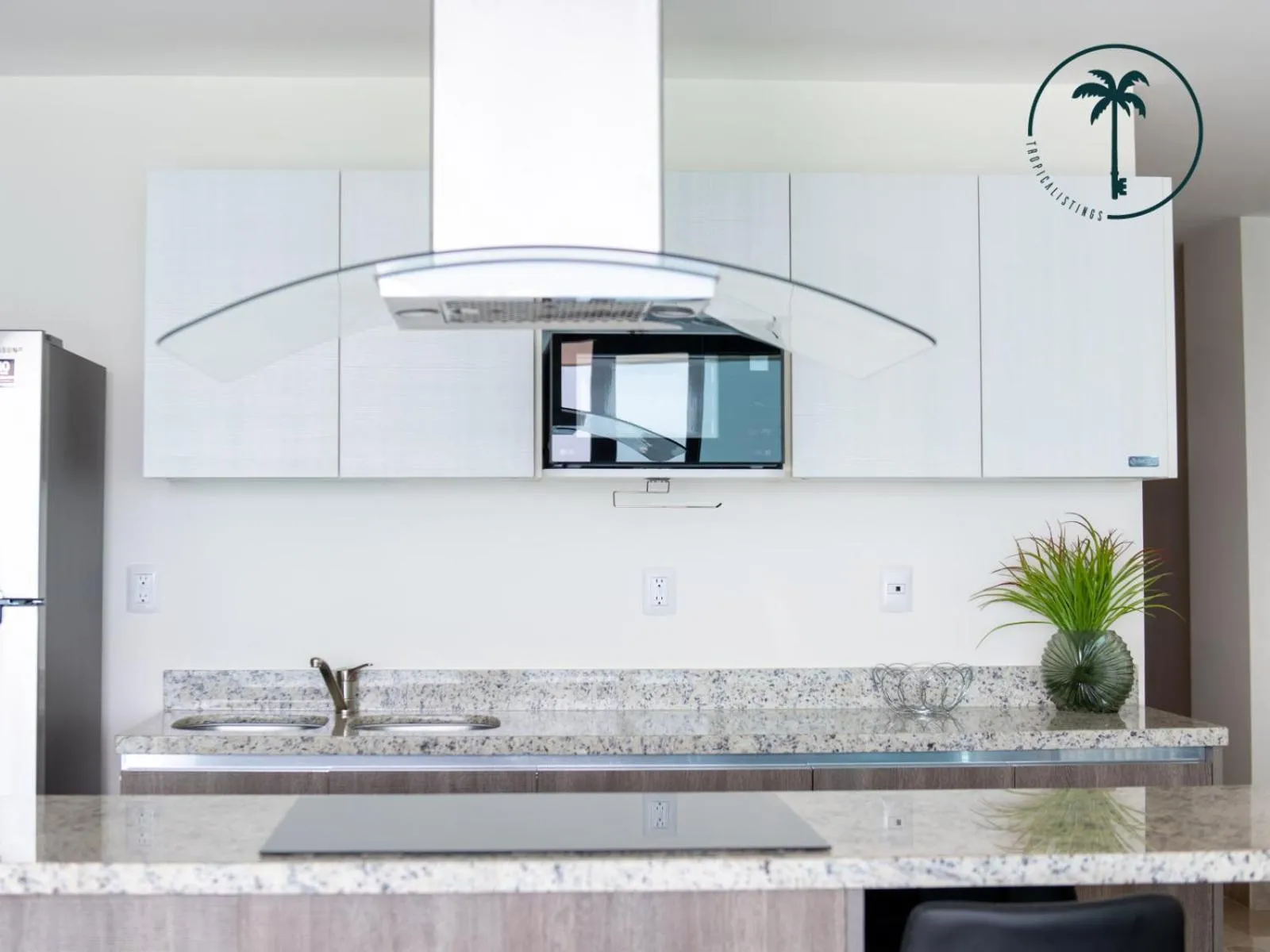 Kitchen or kitchenette in Moderno condominio con vista al mar!