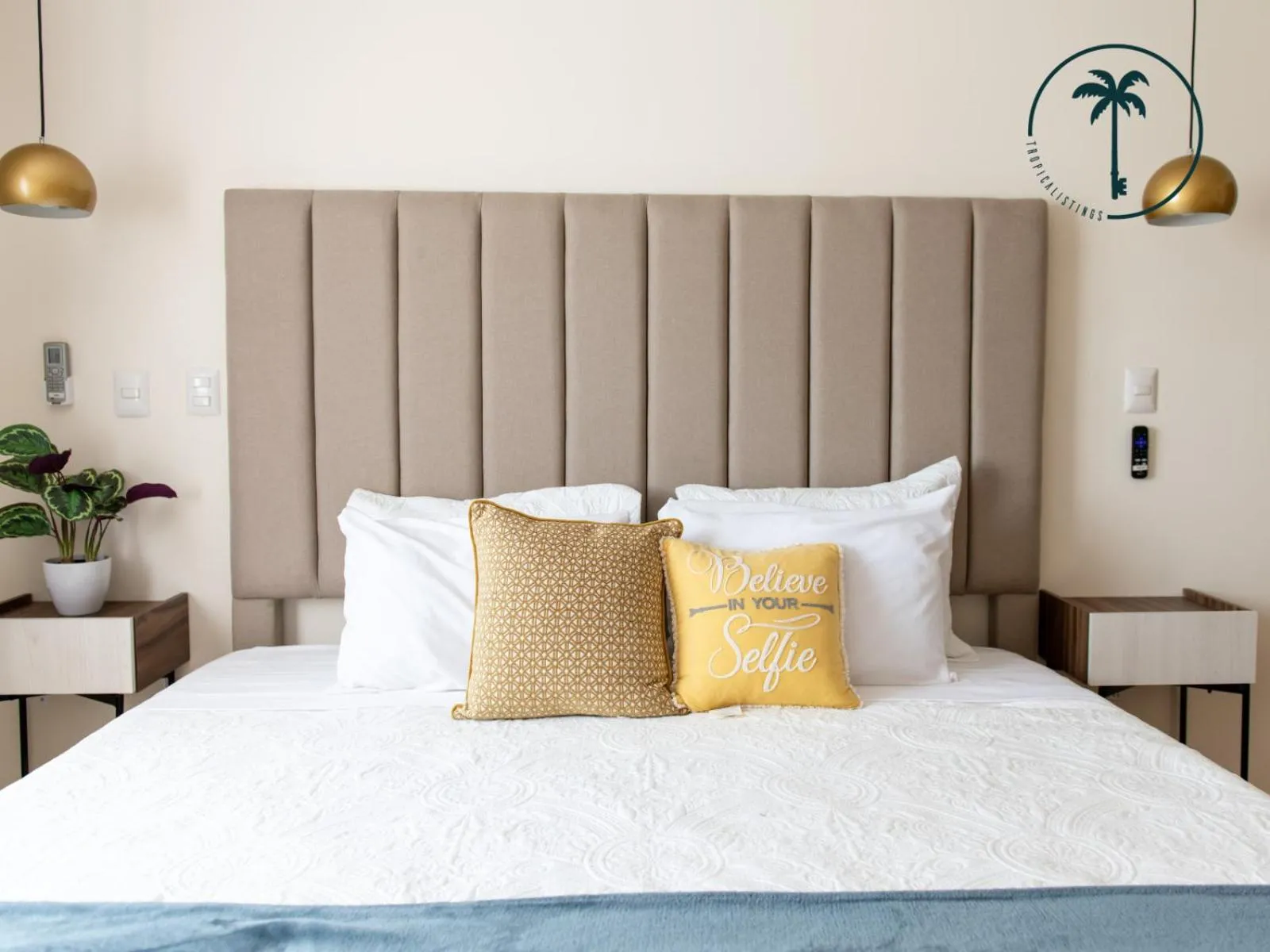 Bed in Moderno condominio con vista al mar!