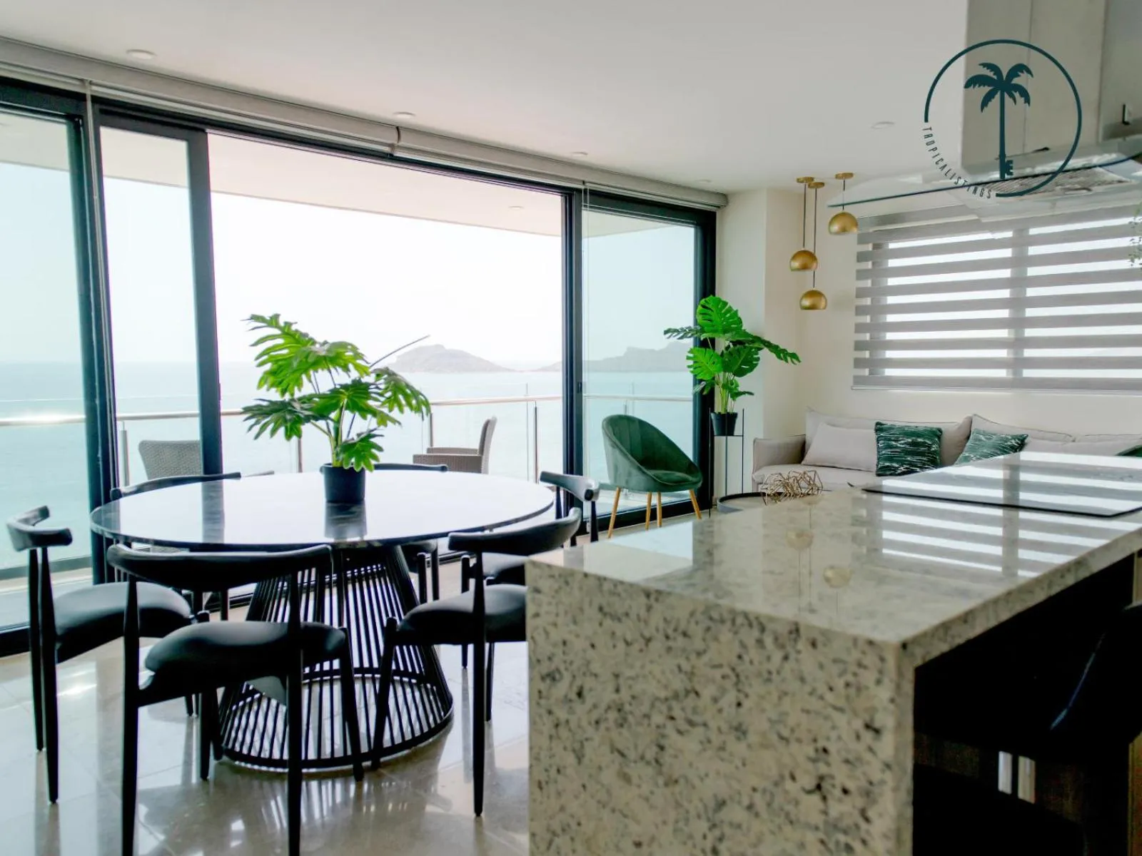 Decorative detail in Moderno condominio con vista al mar!