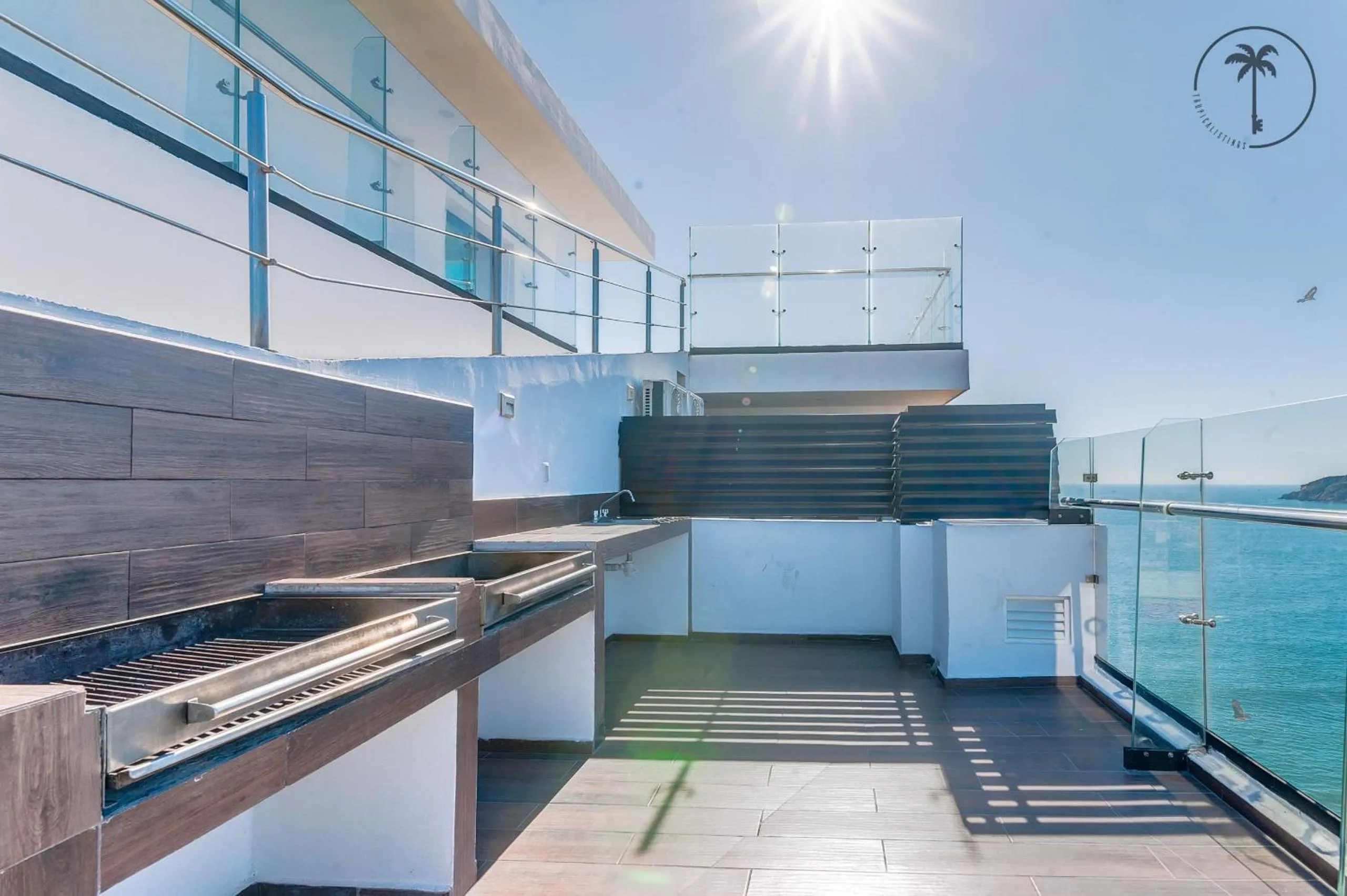 Balcony/Terrace in Moderno condominio con vista al mar!