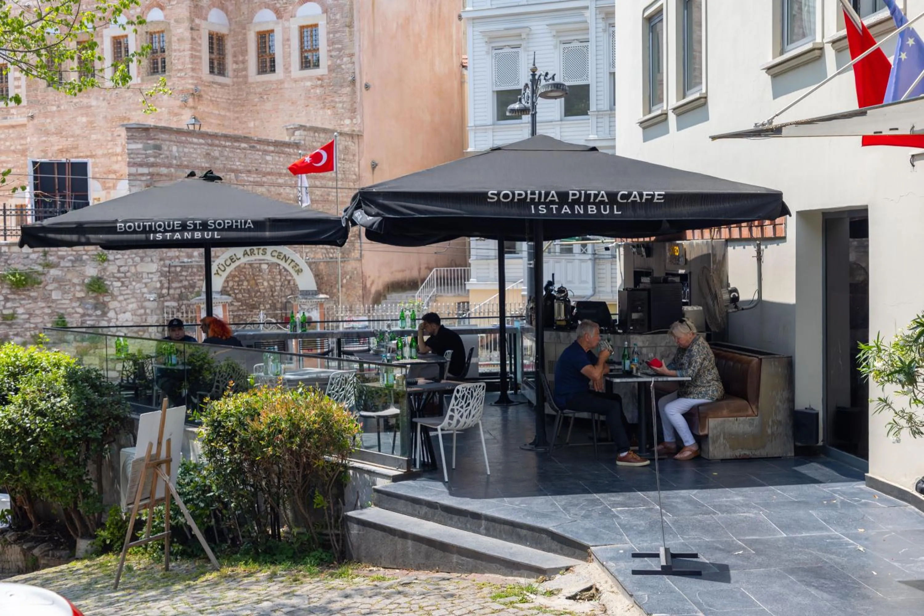 Restaurant/places to eat in Hotel Saint Sophia